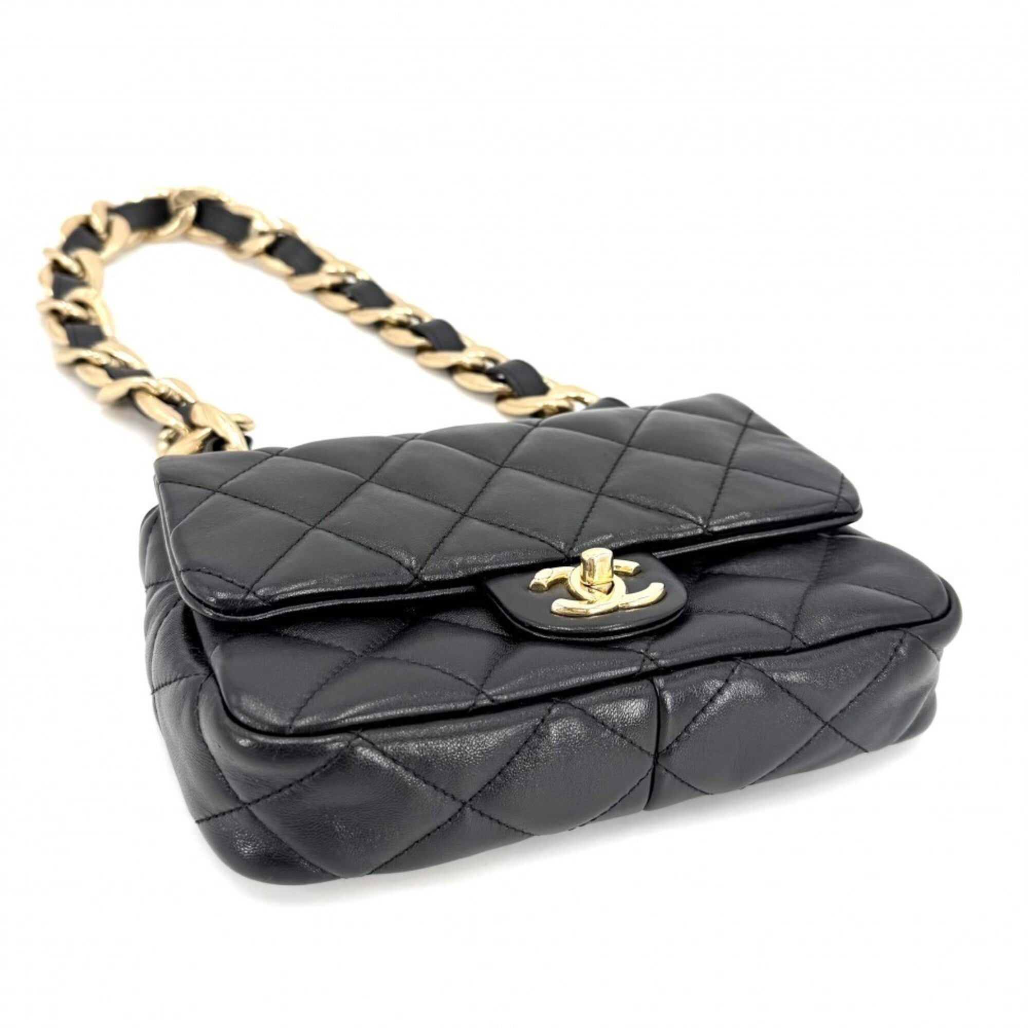 Chanel Black Leather Shoulder Bag (Pre-Owned)