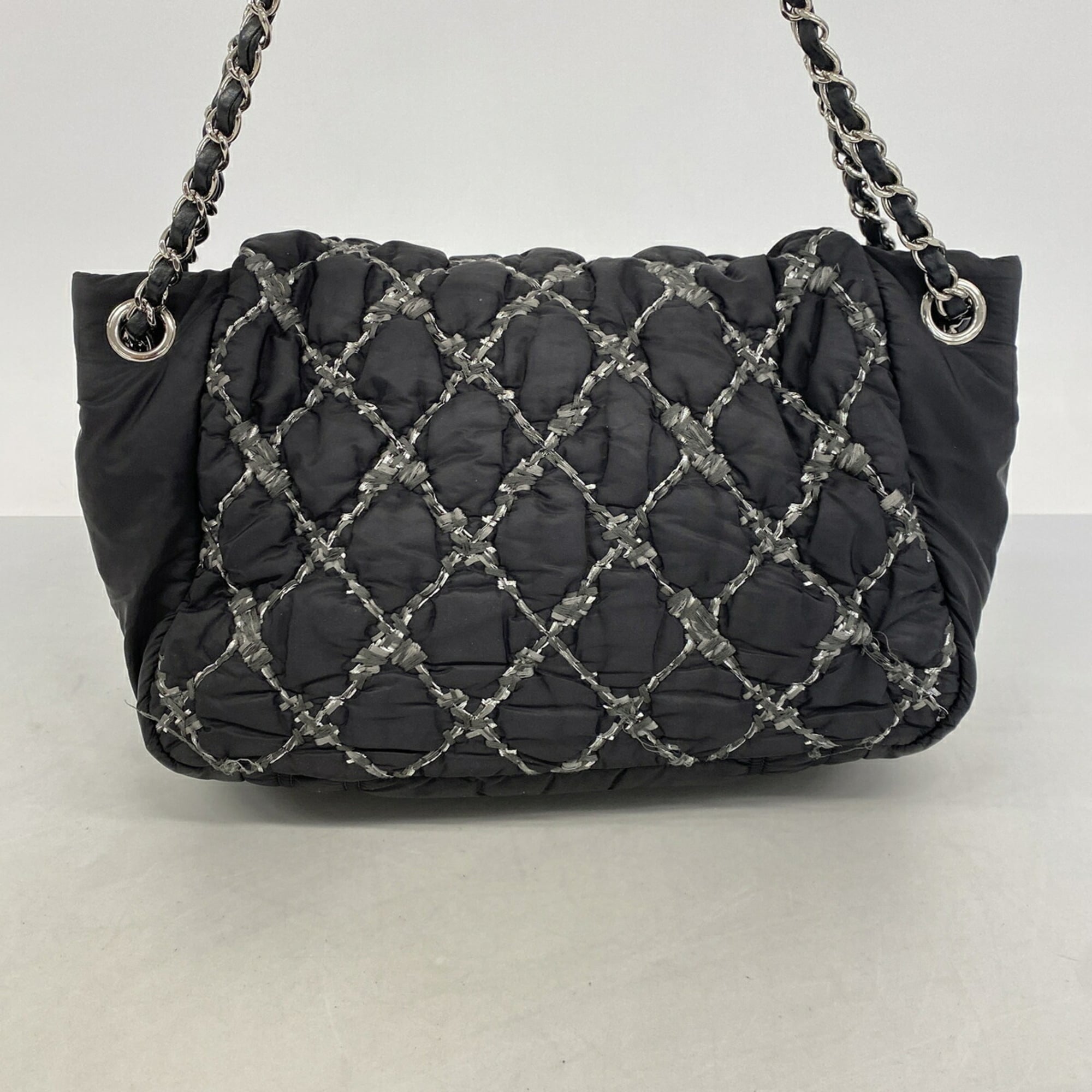 Chanel Black Nylon Shoulder Bag (Pre-Owned)