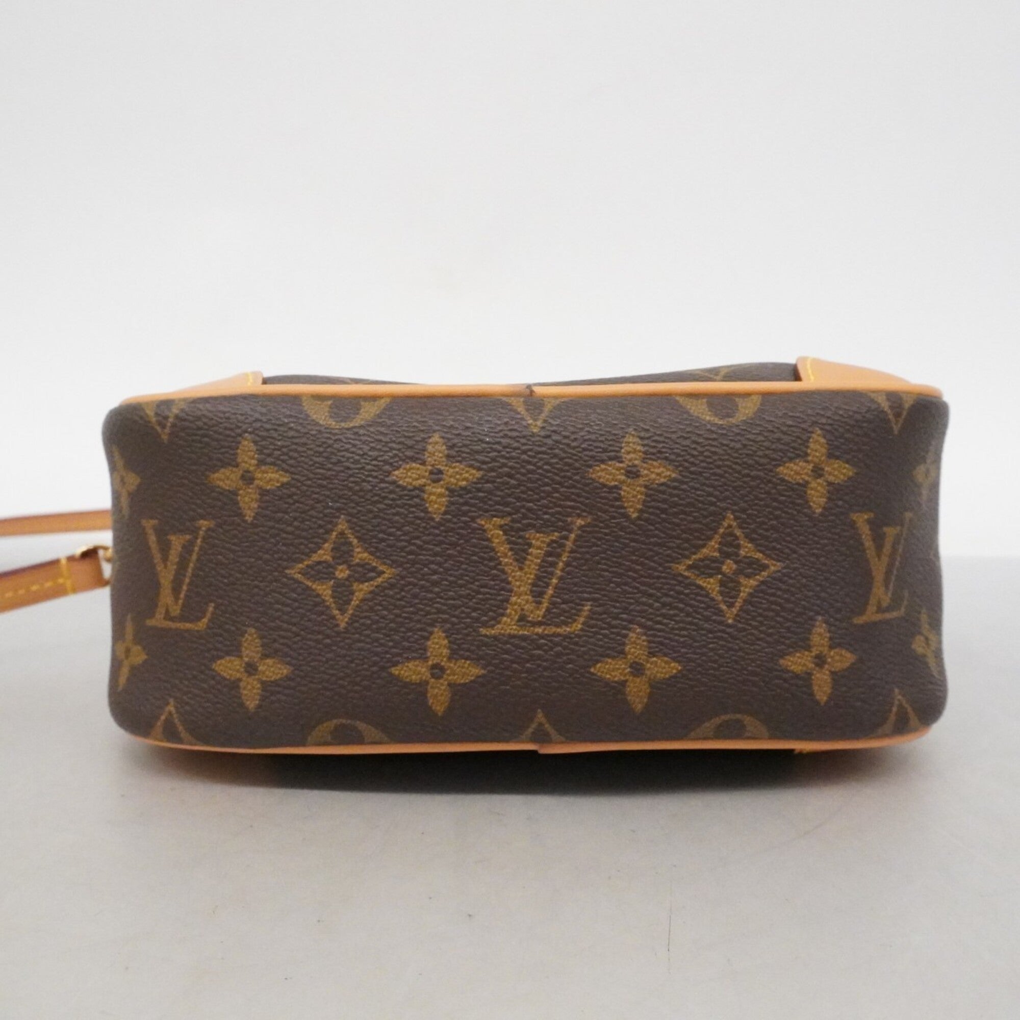 Louis Vuitton Brown Shoulder Bag (Pre-Owned)