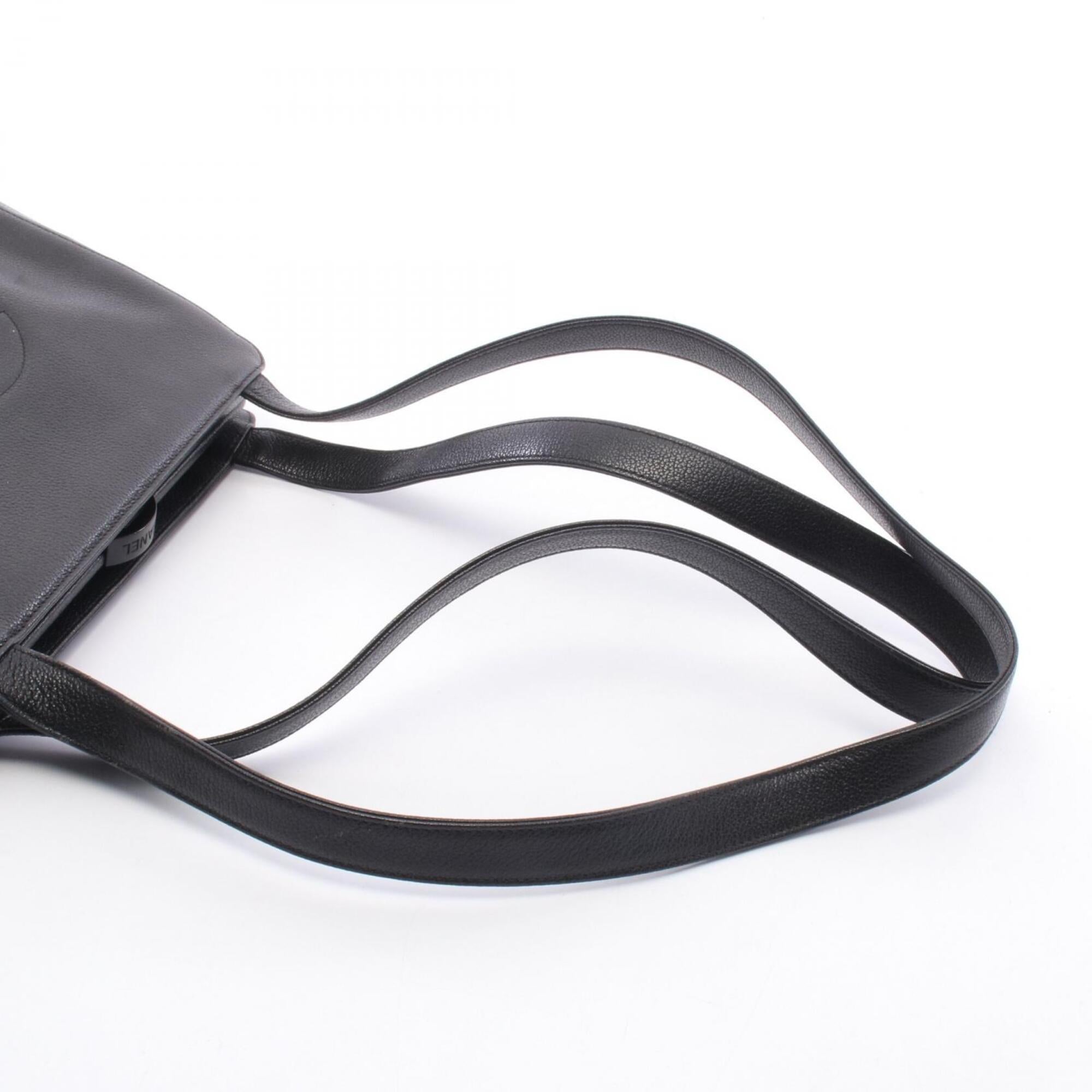 Chanel Black Grained Calfskin Handbag Shoulder Bag (Pre-Owned)