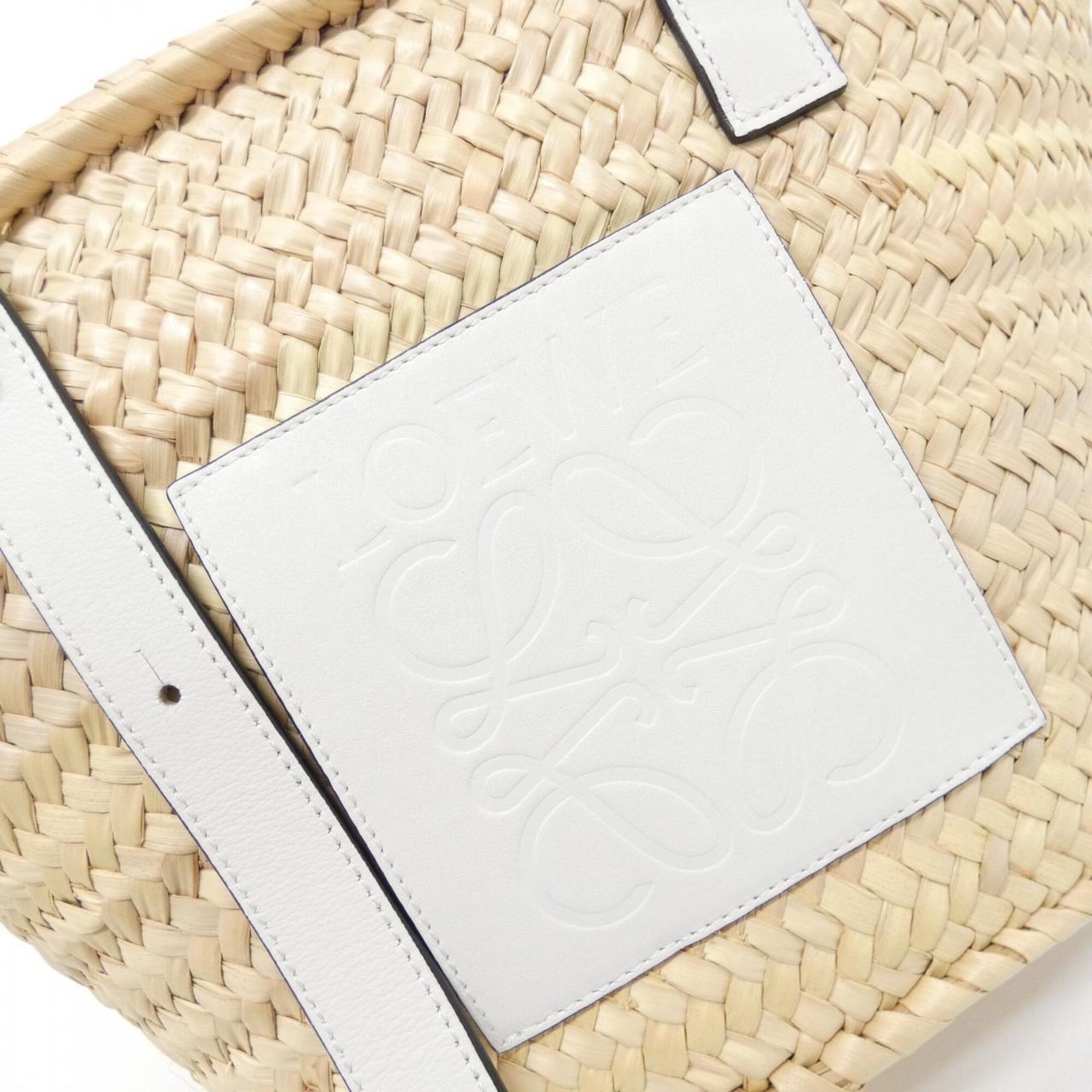 Loewe White Leather Handbag (Pre-Owned)