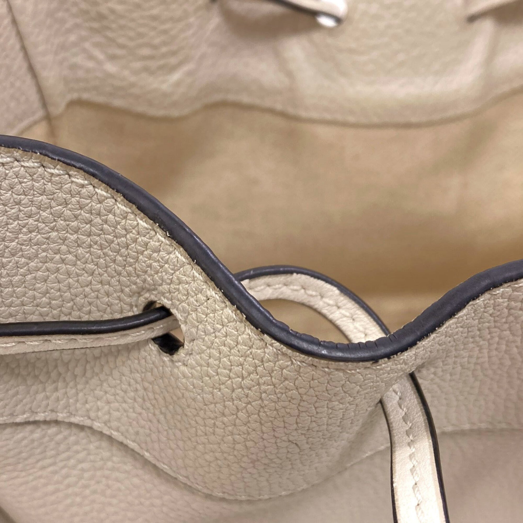 Loewe Hammock White Leather Handbag (Pre-Owned)