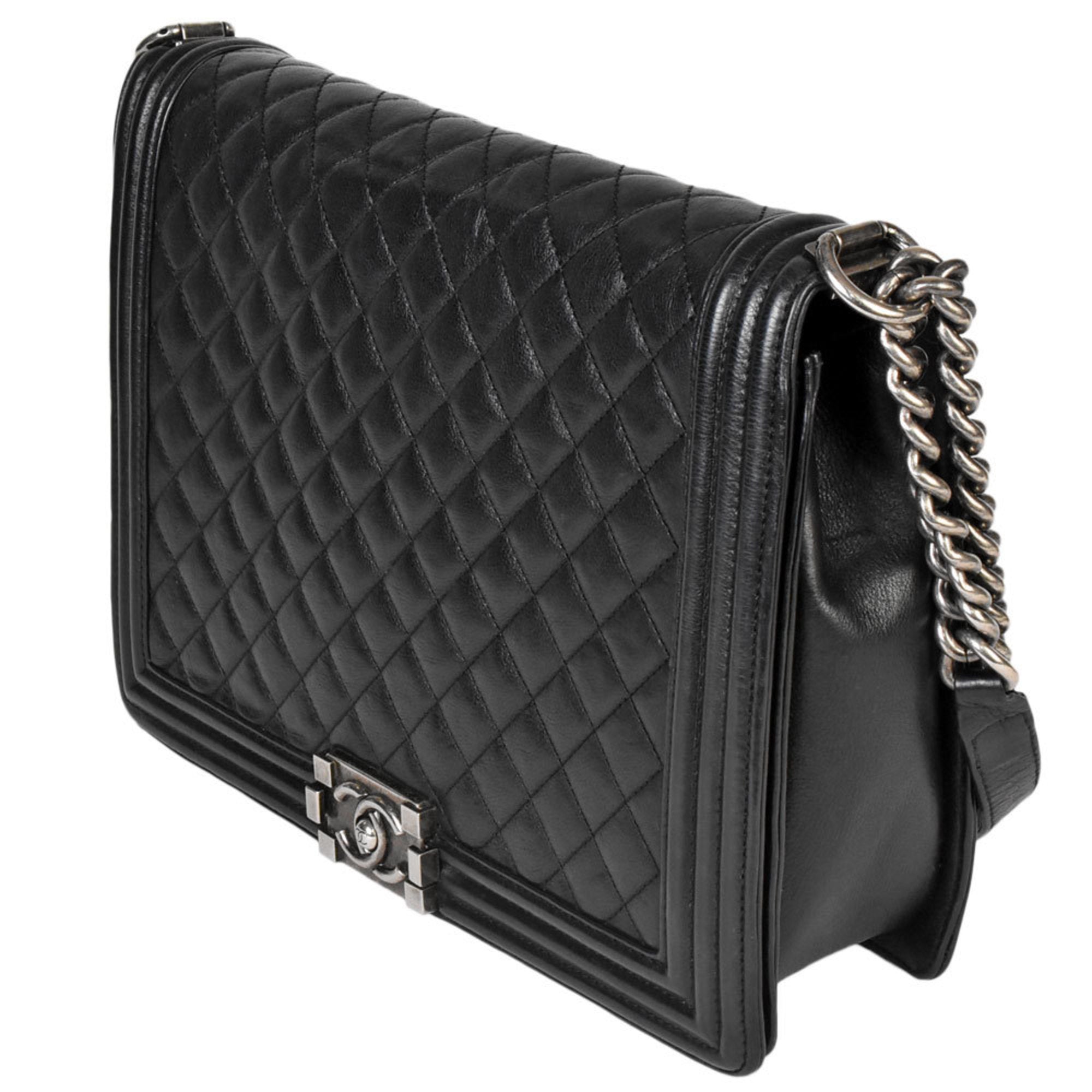 Chanel Black Caviar Leather Shoulder Bag (Pre-Owned)