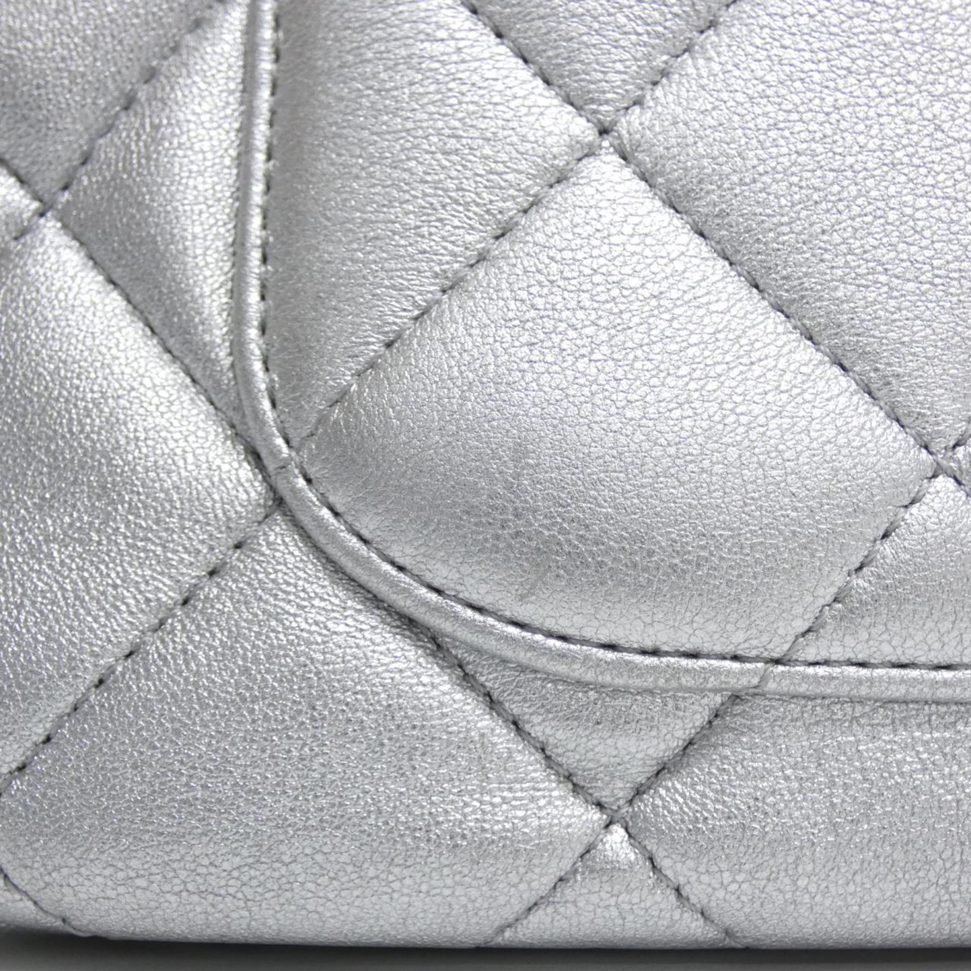 Chanel Silver Leather Shoulder Bag (Pre-Owned)