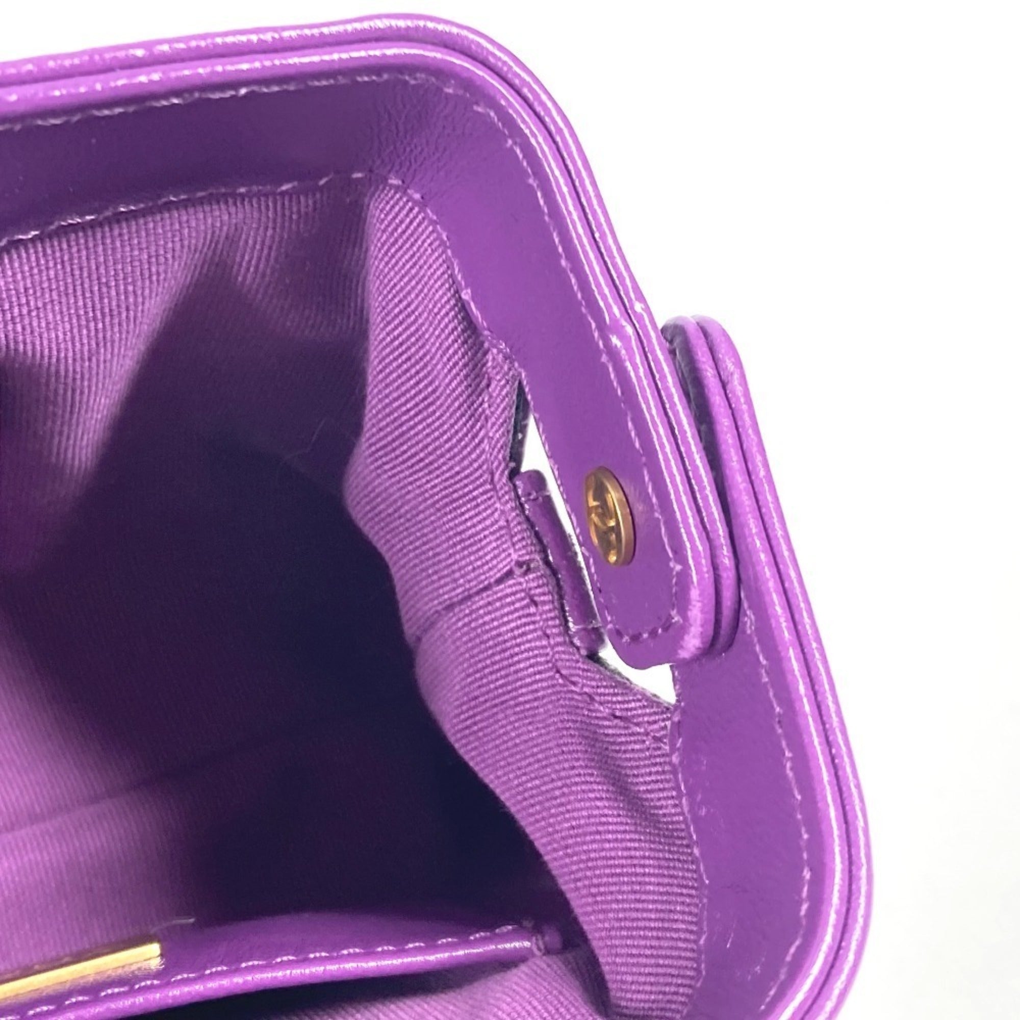 Chanel Purple Leather Shoulder Bag (Pre-Owned)
