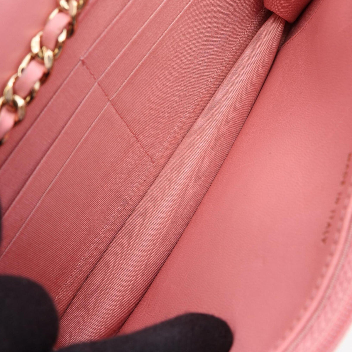 Chanel Pink Leather Handbag Shoulder Bag (Pre-Owned)