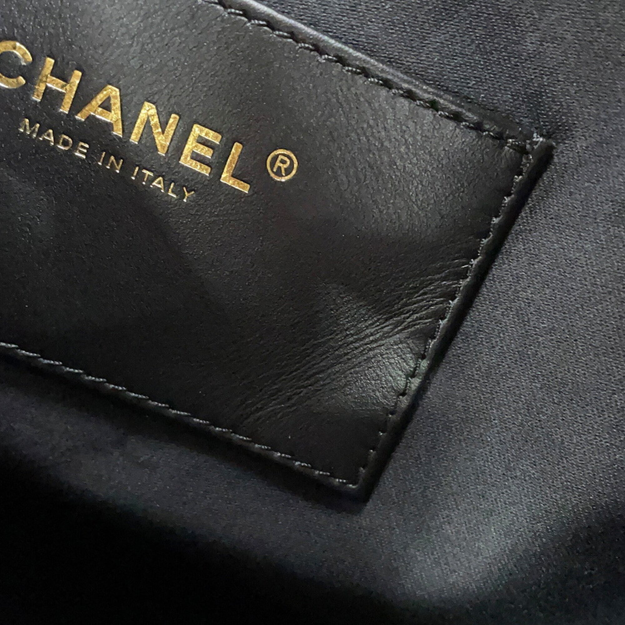 Chanel Black Grained Calfskin Shoulder Bag (Pre-Owned)