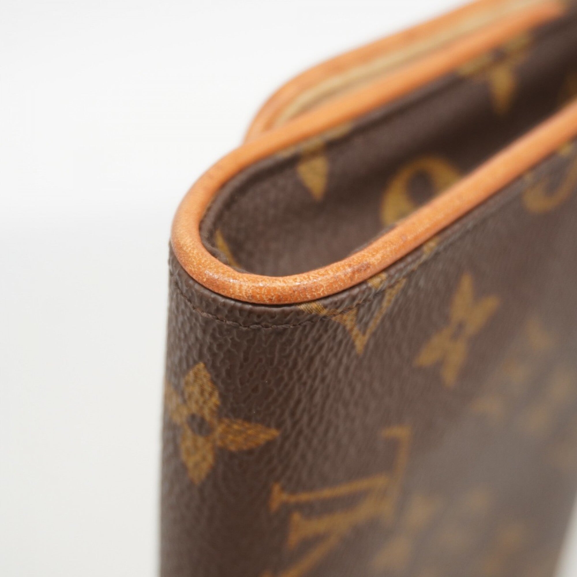 Louis Vuitton Brown Shoulder Bag (Pre-Owned)
