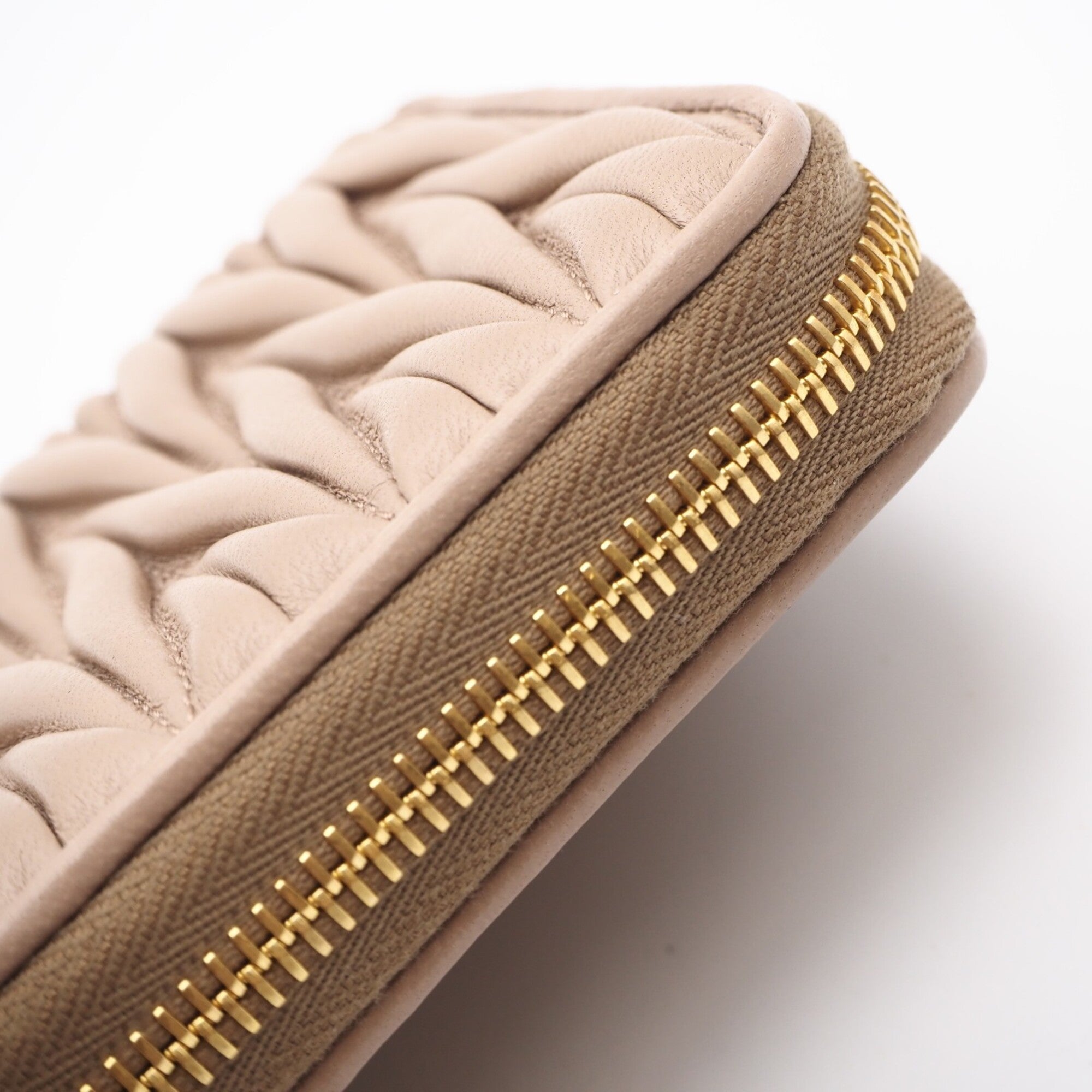 Miu Miu Matelasse Pink Beige Leather Long Wallet (Bi-Fold) (Pre-Owned)