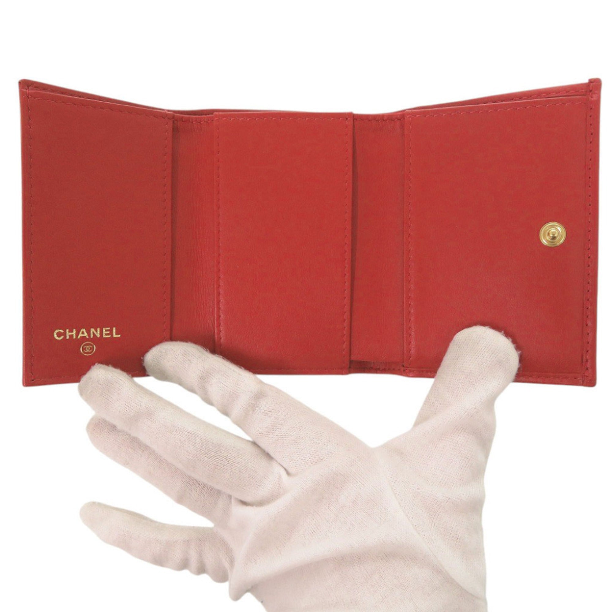 Chanel Red Color Leather Wallet (Tri-Fold) (Pre-Owned)