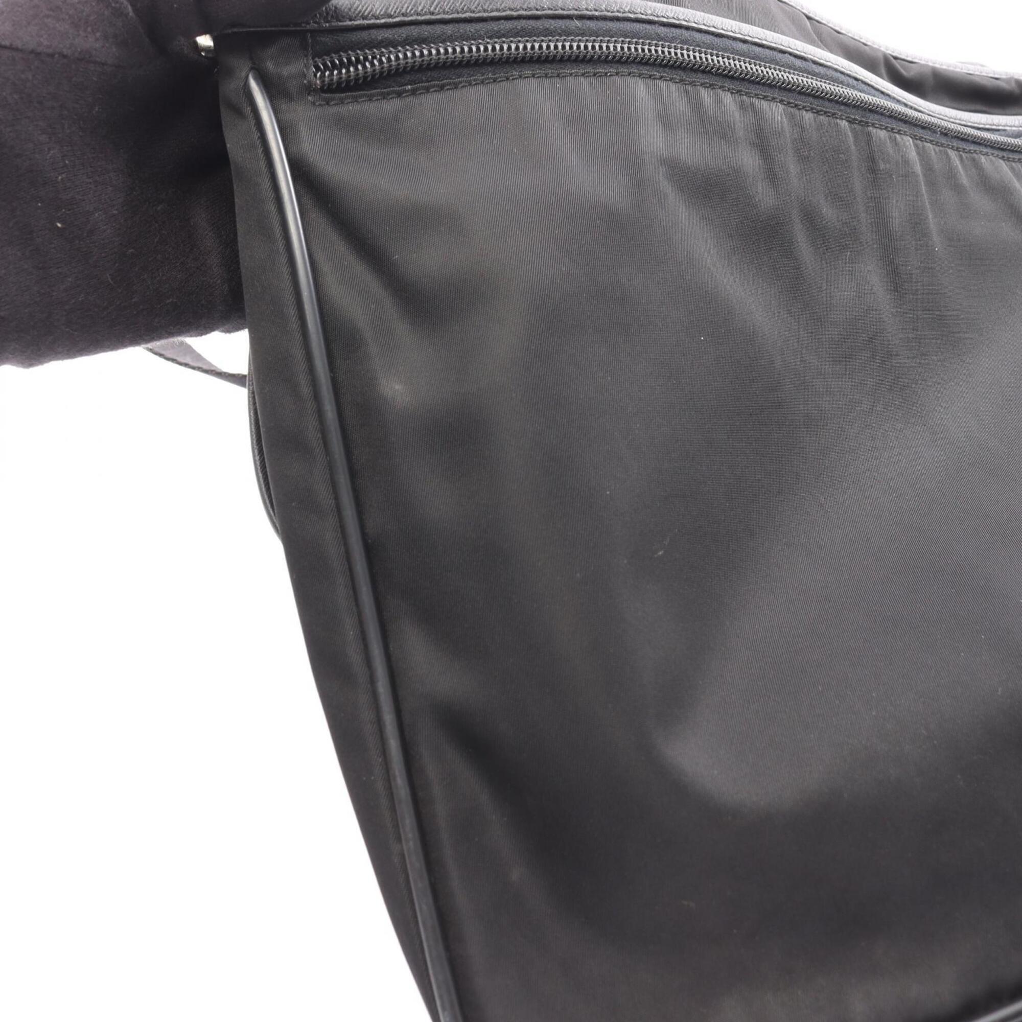 Prada Black Nylon Saffiano Triangle Messenger Bag Shoulder Bag (Pre-Owned)