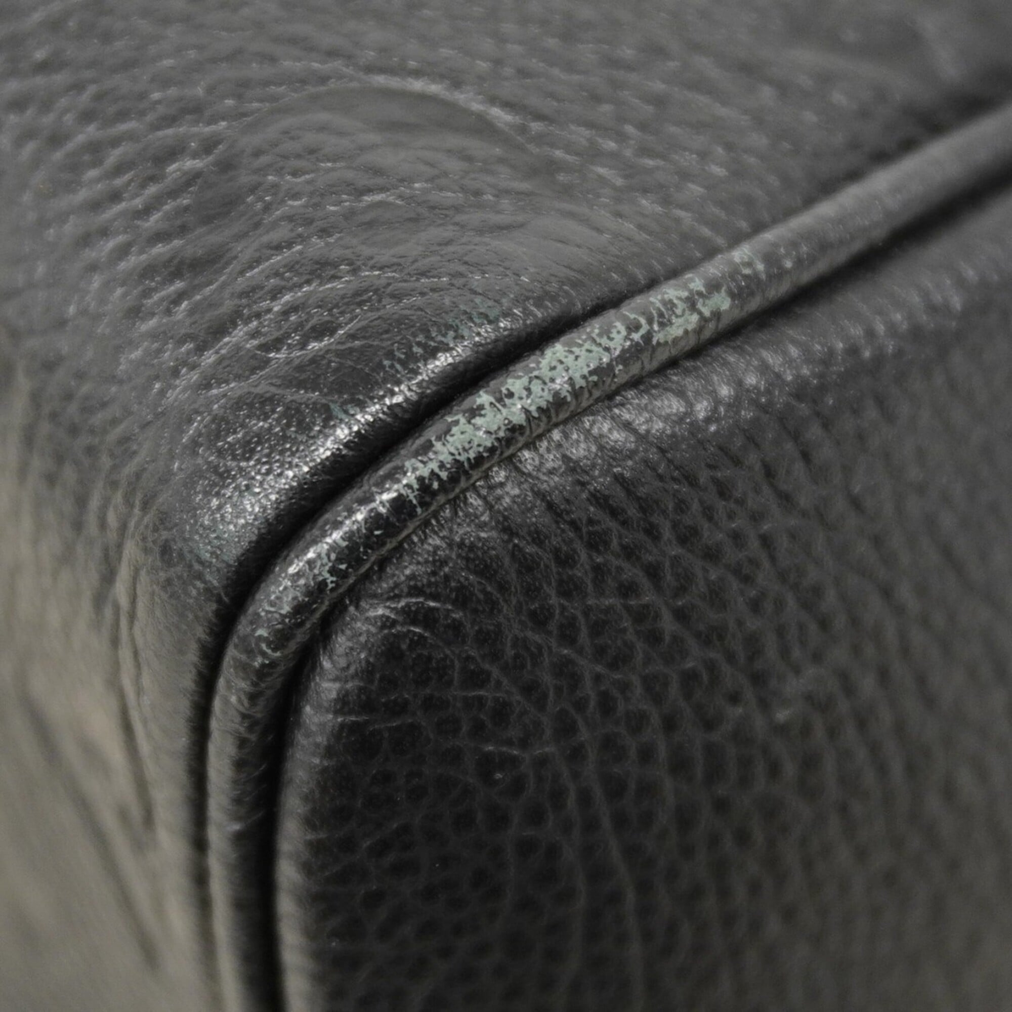 Louis Vuitton Noir Handbag (Pre-Owned)