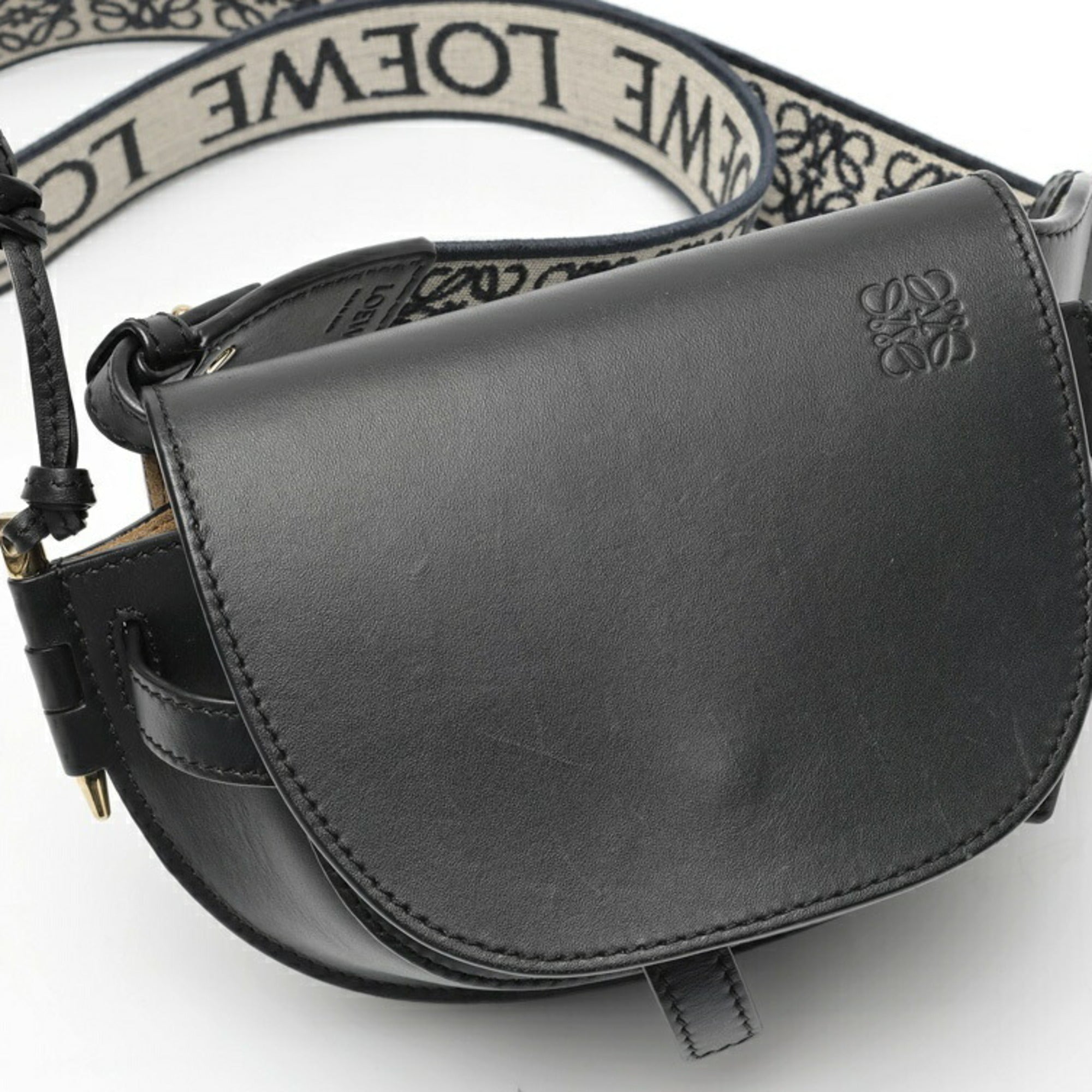 Loewe Black Leather Shoulder Bag (Pre-Owned)