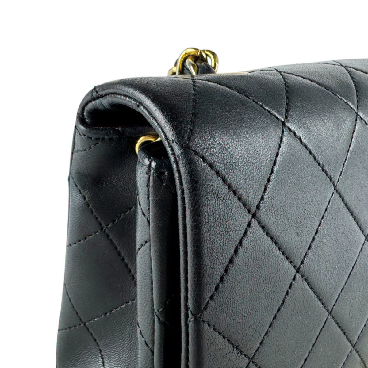 Chanel Black Leather Shoulder Bag (Pre-Owned)