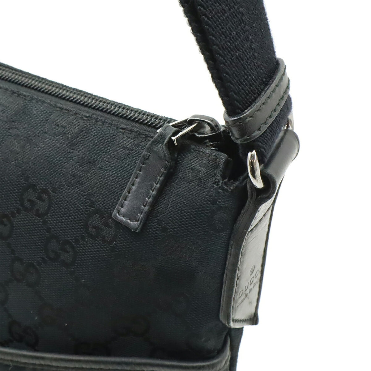 Gucci Black Gg Canvas Handbag Shoulder Bag (Pre-Owned)