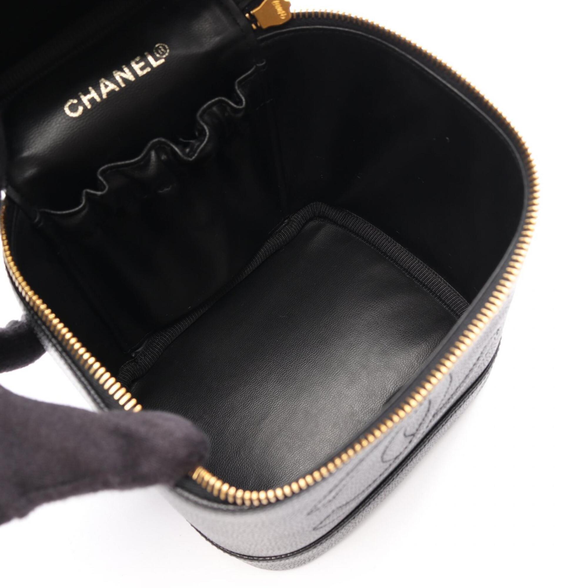 Chanel Black Grained Calfskin Handbag (Pre-Owned)