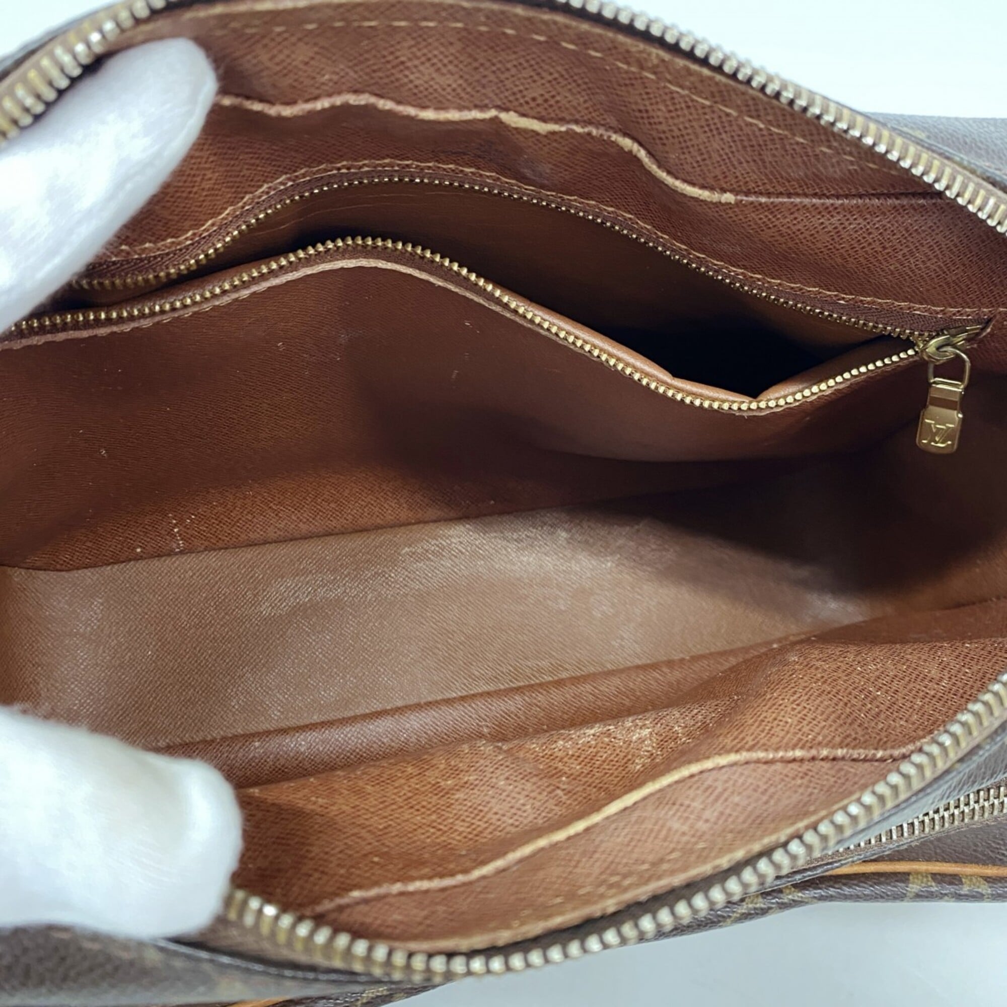 Louis Vuitton Brown Shoulder Bag (Pre-Owned)