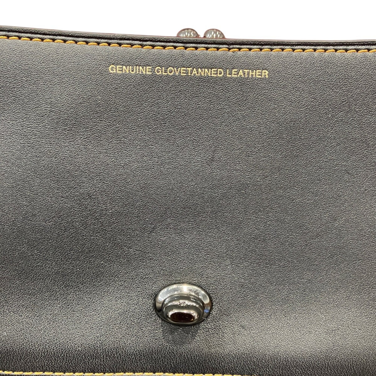 Coach Black Leather Shoulder Bag (Pre-Owned)