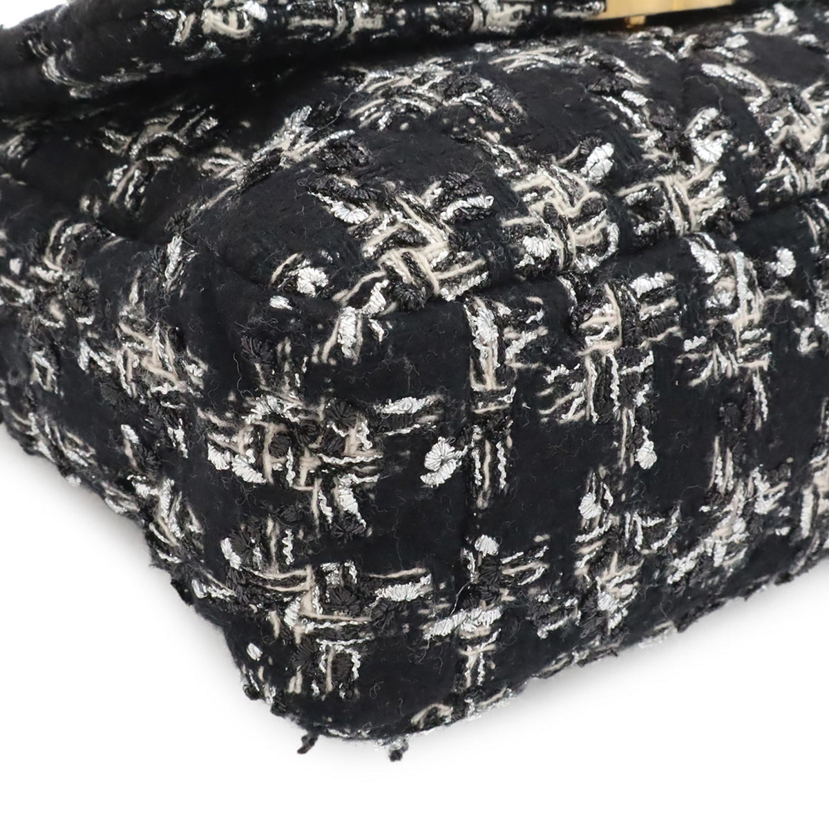 Chanel Black Tweed Shoulder Bag (Pre-Owned)