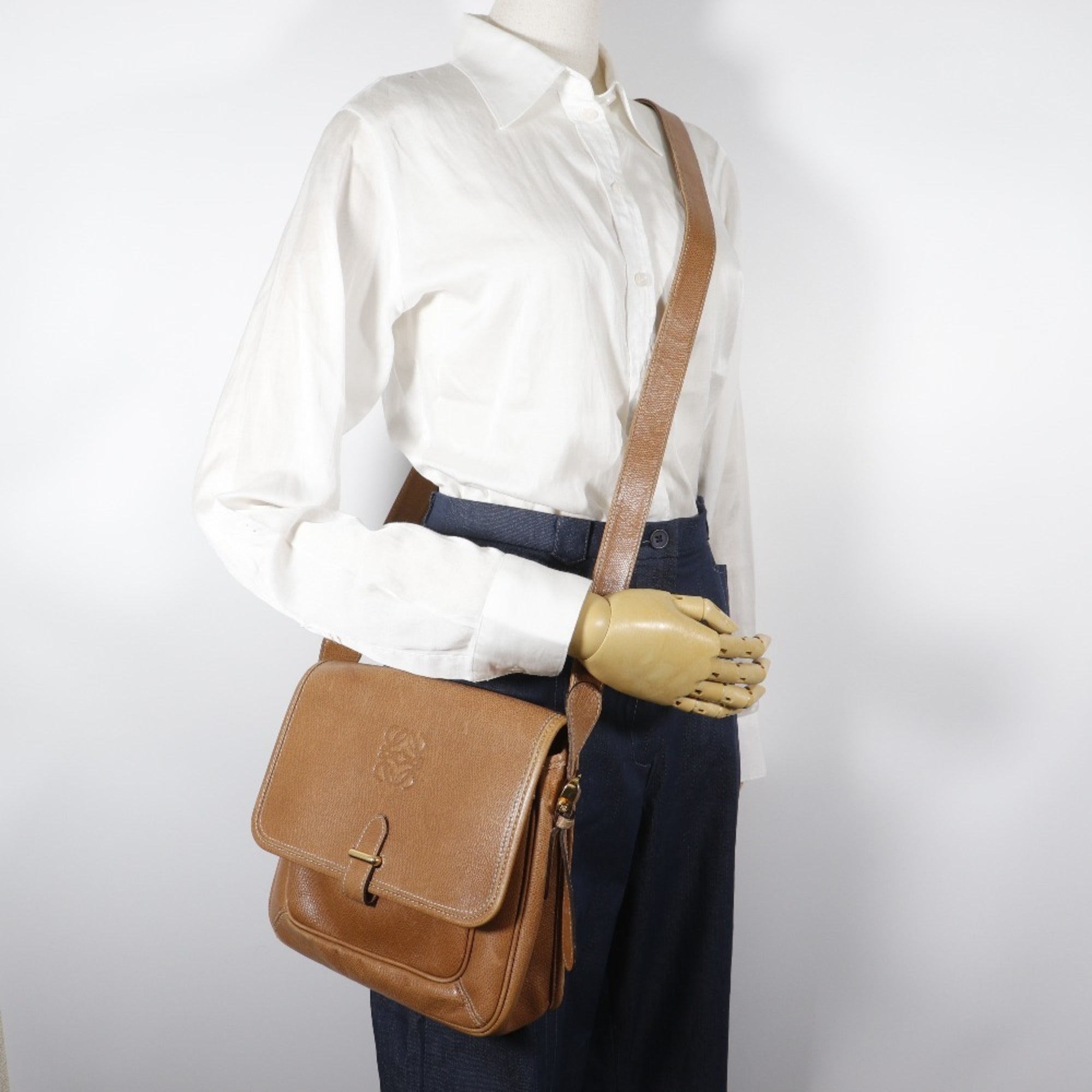 Loewe Brown Leather Shoulder Bag (Pre-Owned)