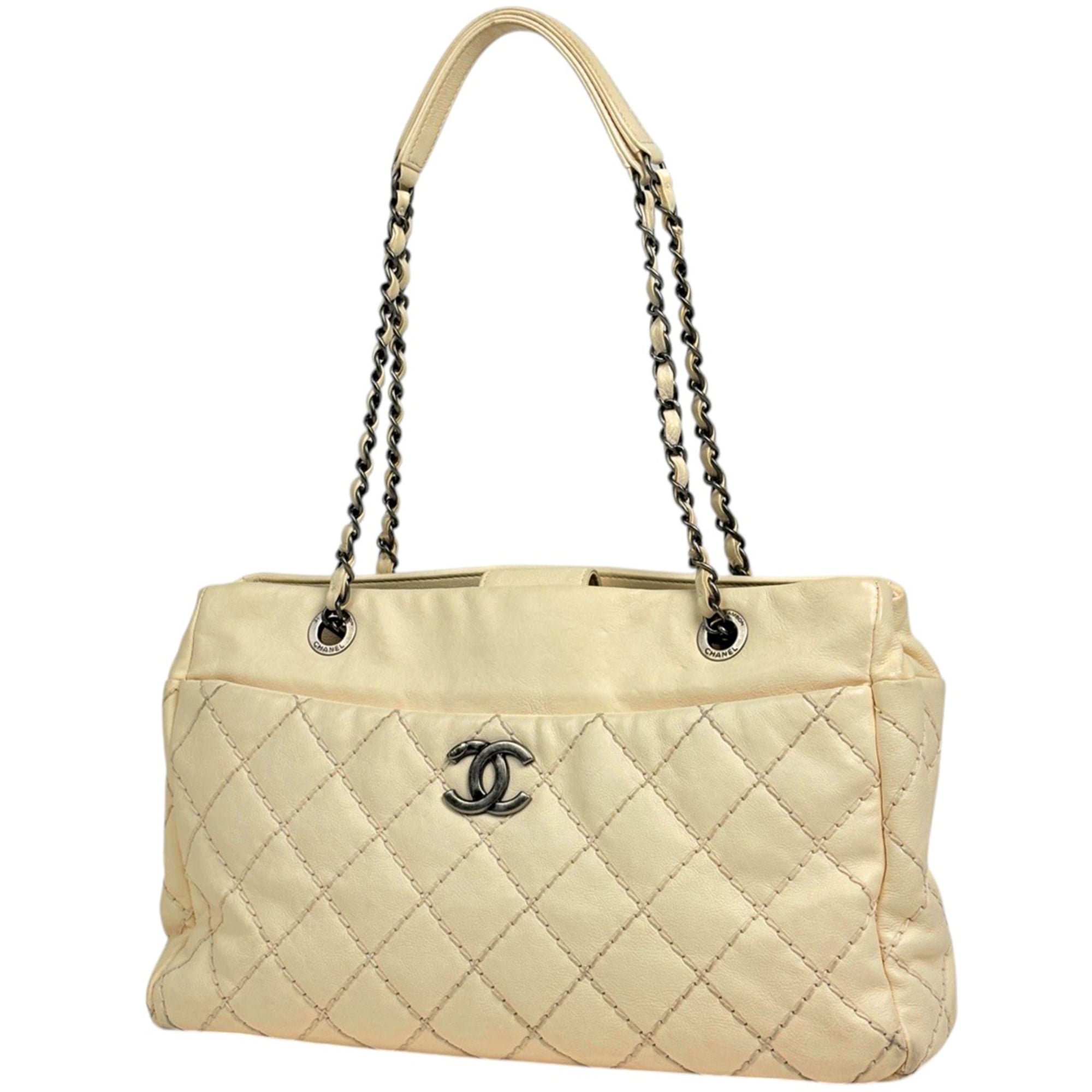 Chanel Wild Stitch White Leather Tote Bag (Pre-Owned)
