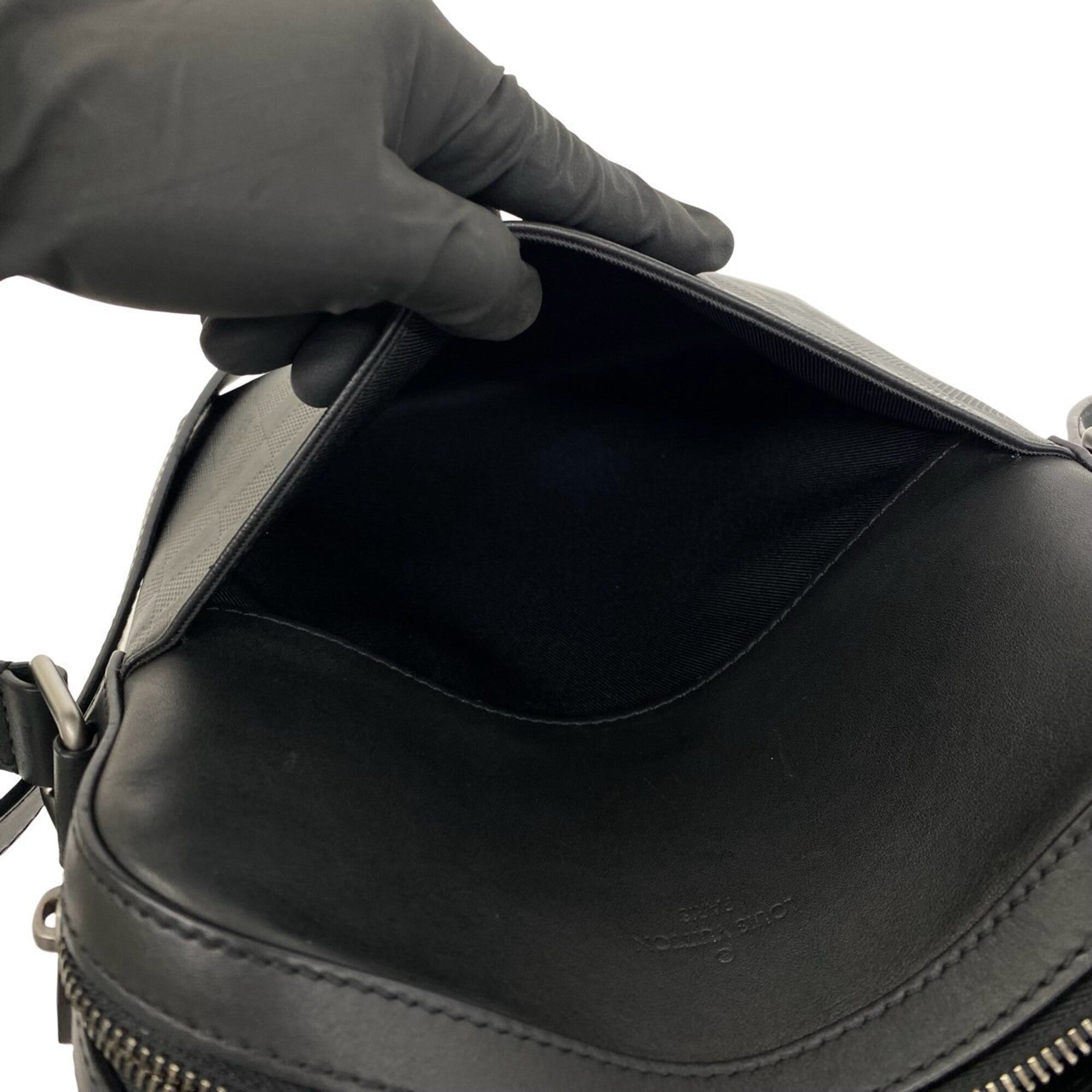 Louis Vuitton Black Leather Pochette Shoulder Bag (Pre-Owned)