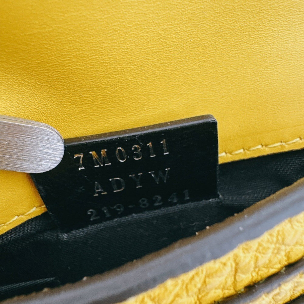 Fendi Baguette Yellow Leather Shoulder Bag (Pre-Owned)