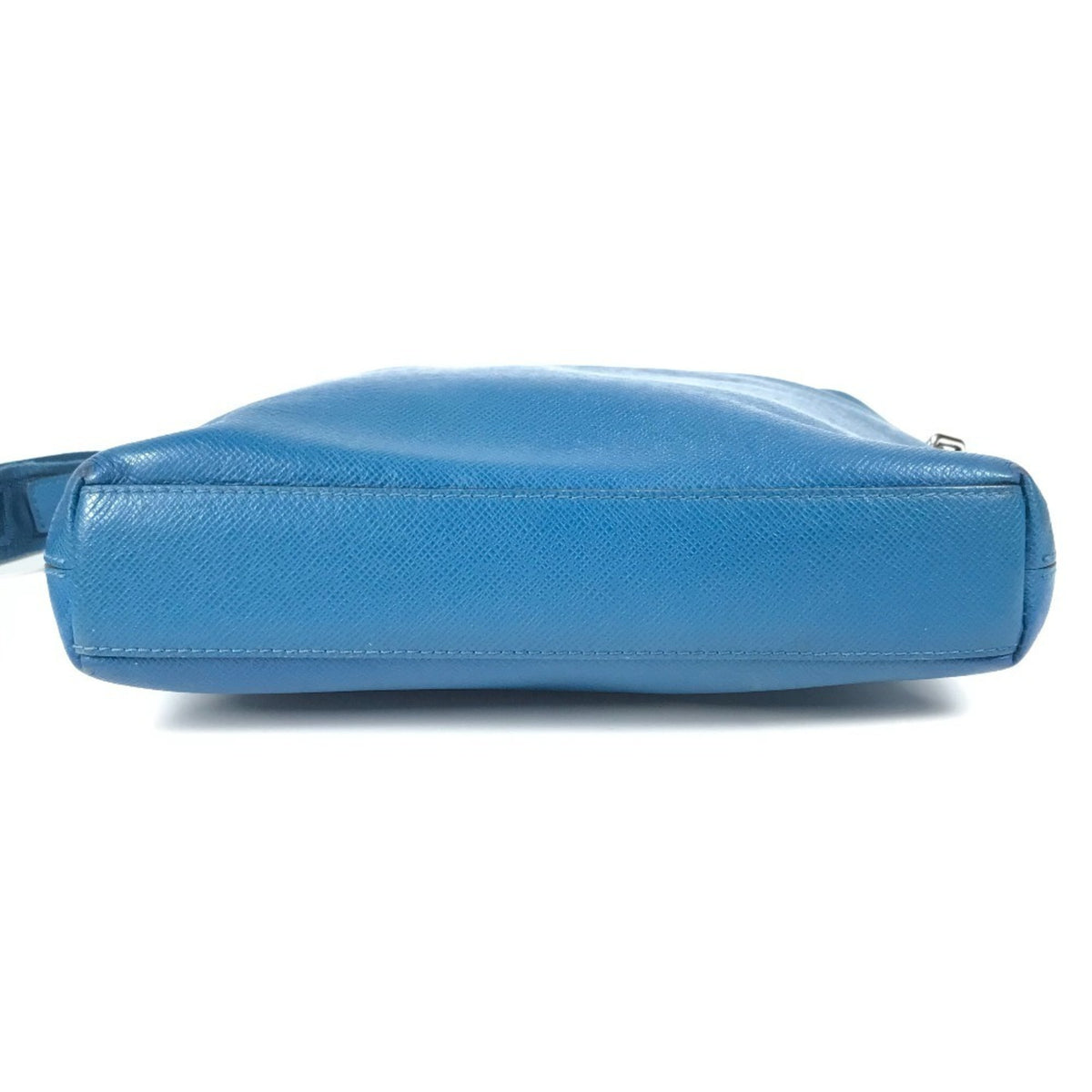 Louis Vuitton Blue Taiga Leather Messenger Bag Shoulder Bag (Pre-Owned)