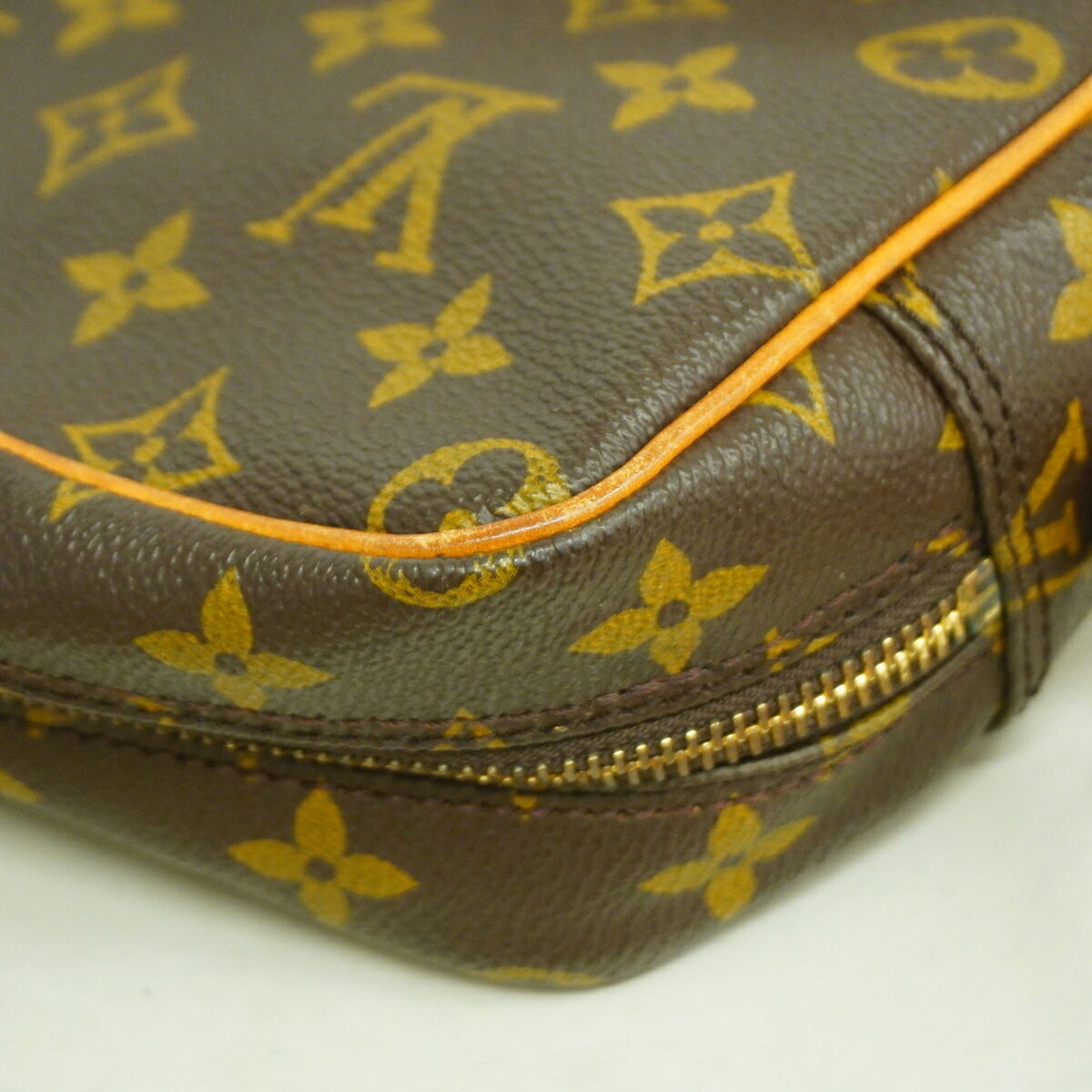 Louis Vuitton Brown Shoulder Bag (Pre-Owned)