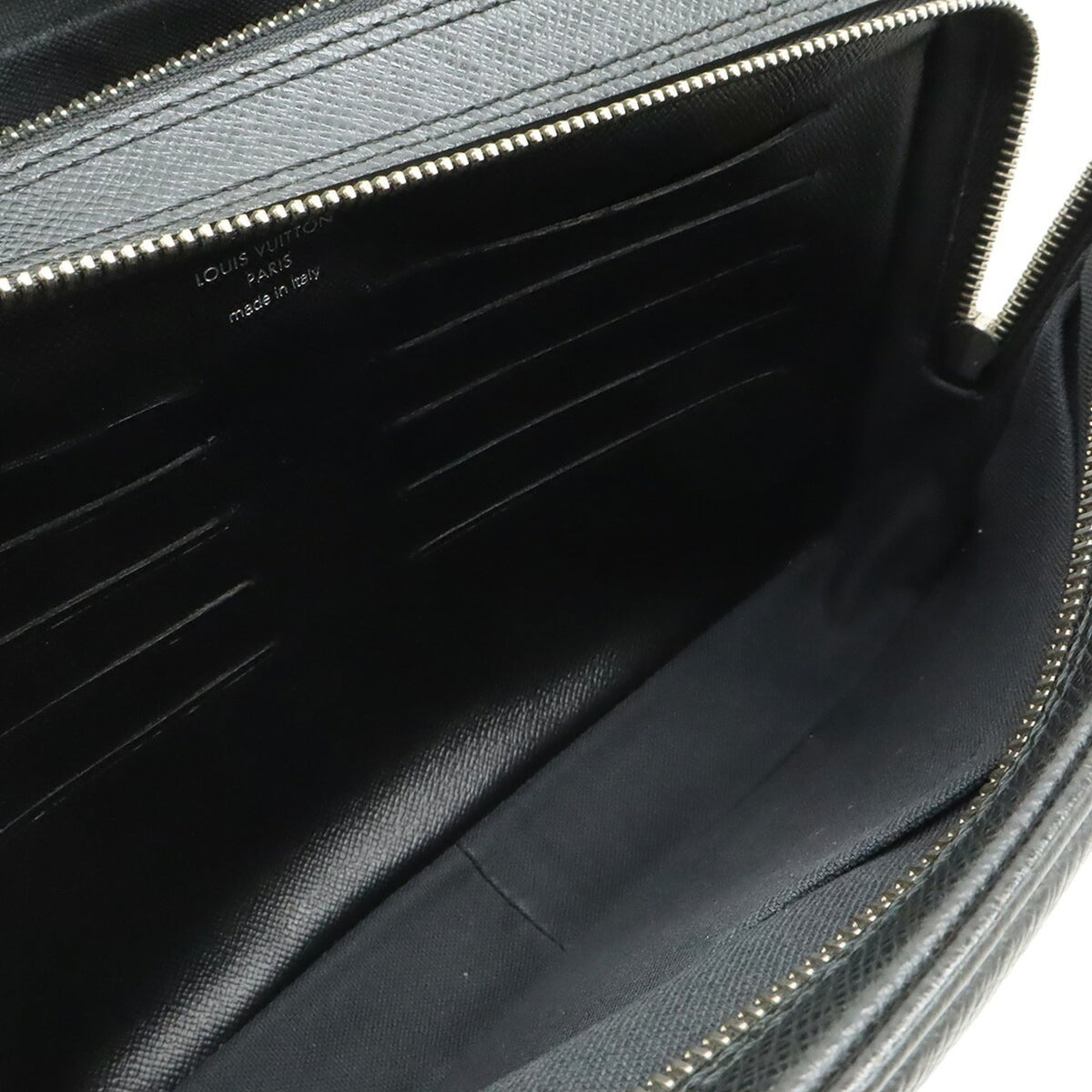 Louis Vuitton Ardoise Black Taiga Leather Clutch Bag (Pre-Owned)