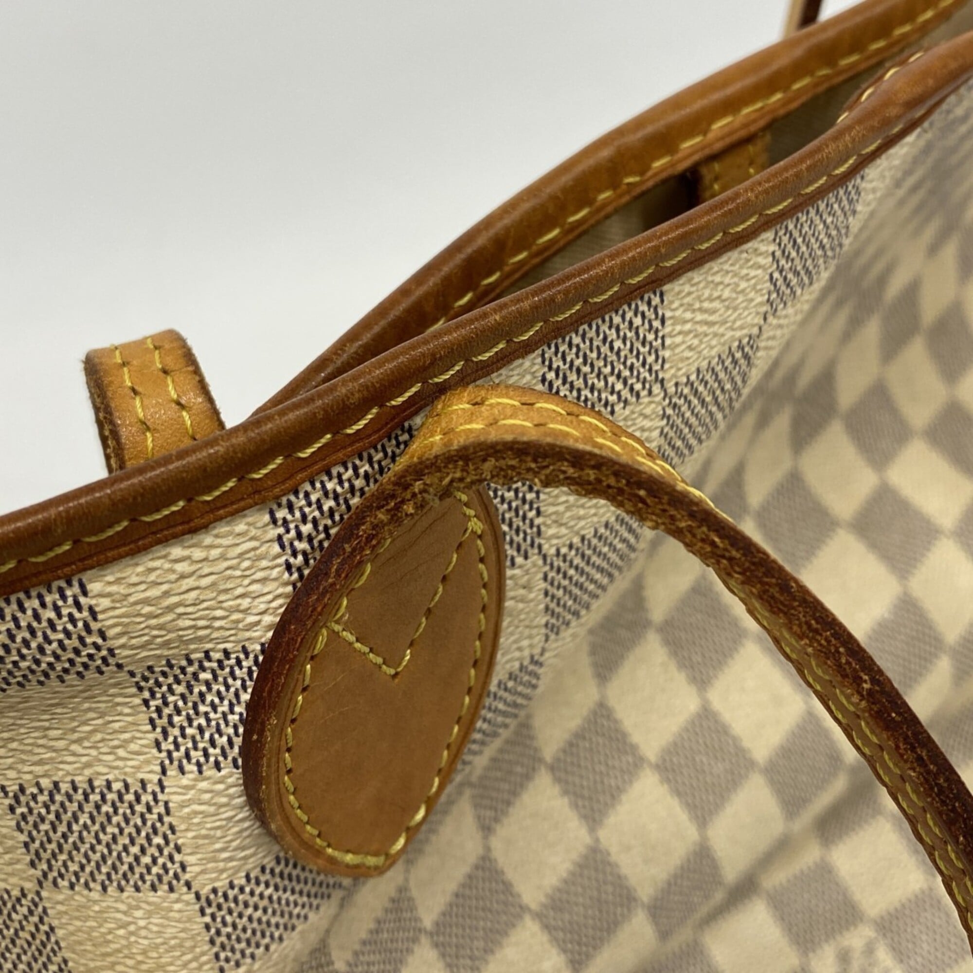 Louis Vuitton White Tote Bag (Pre-Owned)