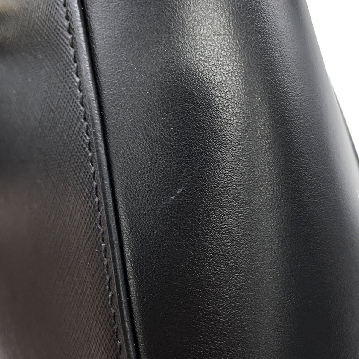 Prada Black Leather Handbag (Pre-Owned)