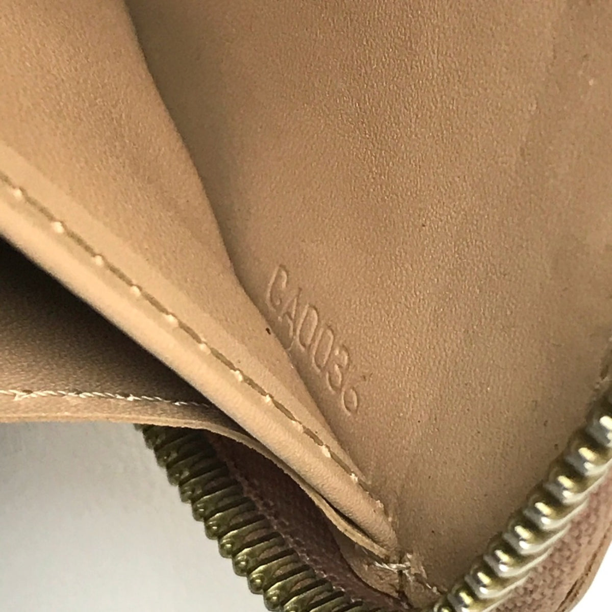 Louis Vuitton Beige Leather Long Wallet (Bi-Fold) (Pre-Owned)