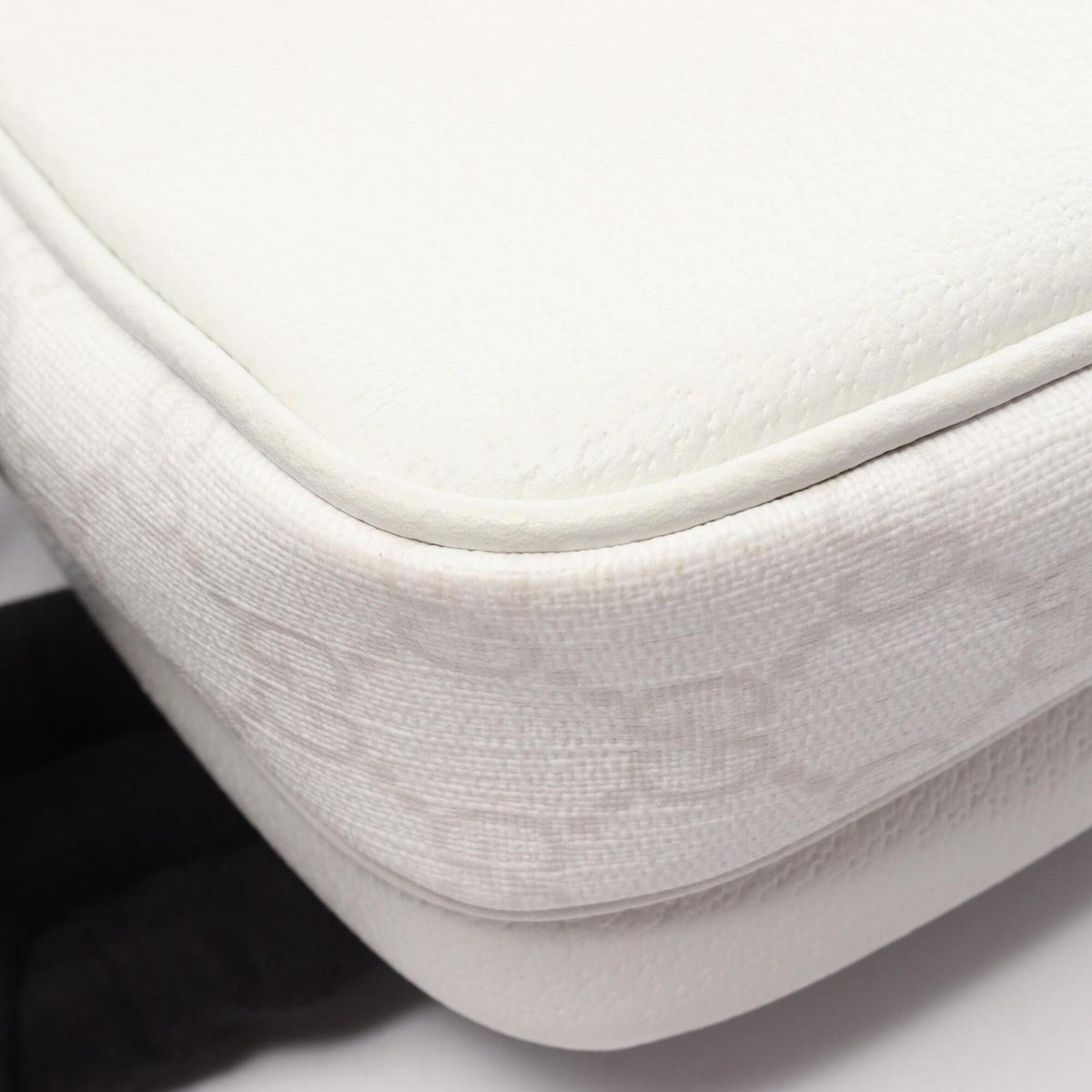 Gucci White Gg Supreme Leather Handbag Shoulder Bag (Pre-Owned)