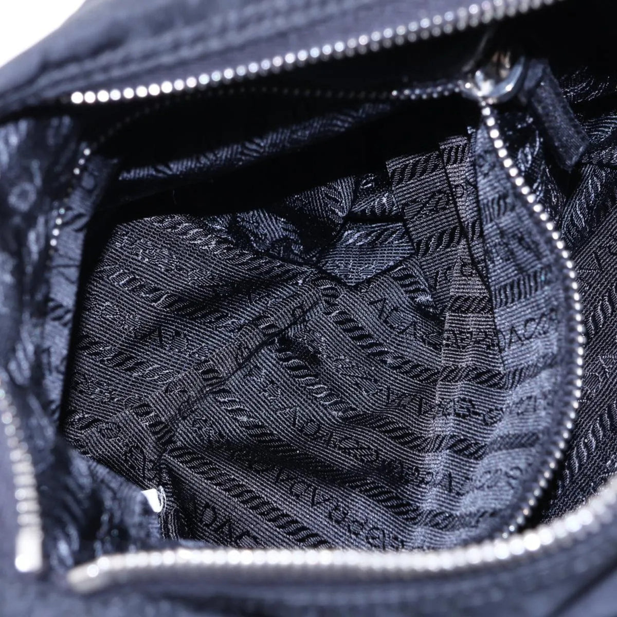 Prada Black Leather Nylon Messenger Bag Shoulder Bag (Pre-Owned)