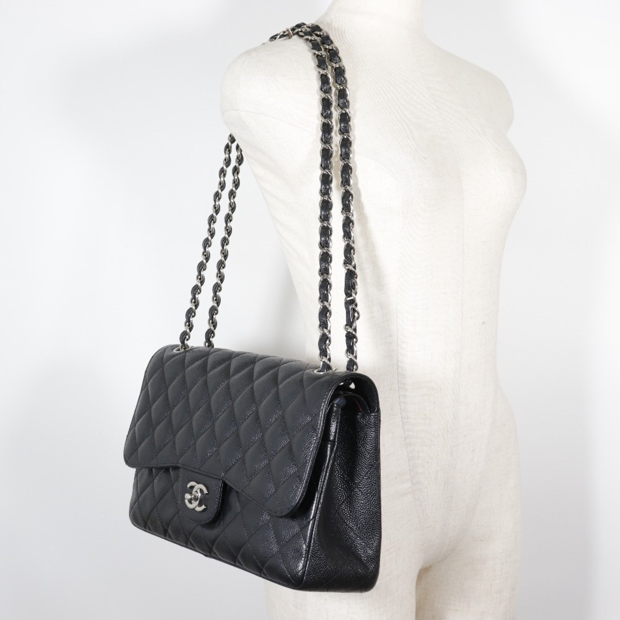 Chanel Black Caviar Leather Shoulder Bag (Pre-Owned)
