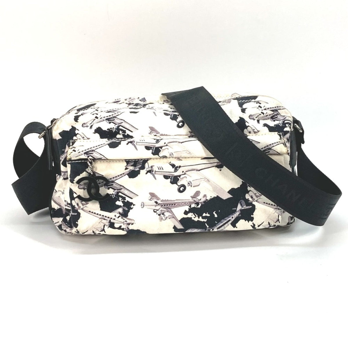 Chanel Black Cloth Shoulder Bag (Pre-Owned)