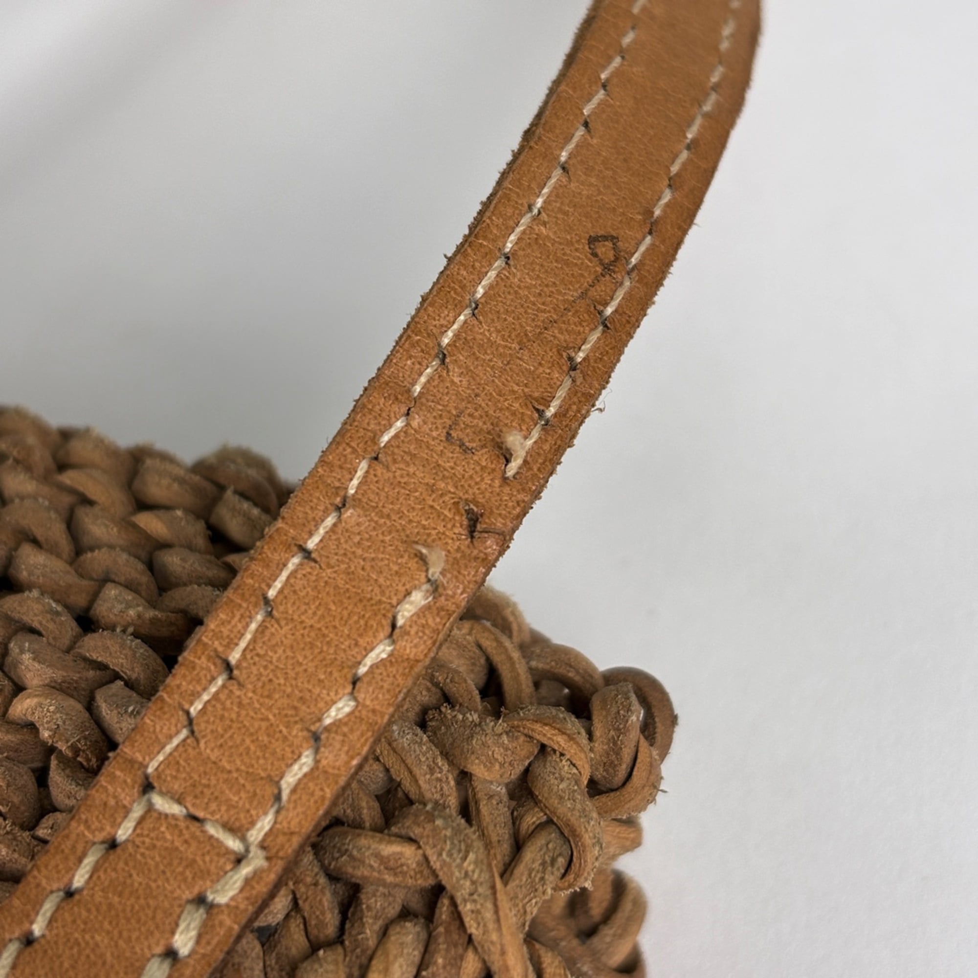 Chanel Brown Leather Shoulder Bag (Pre-Owned)