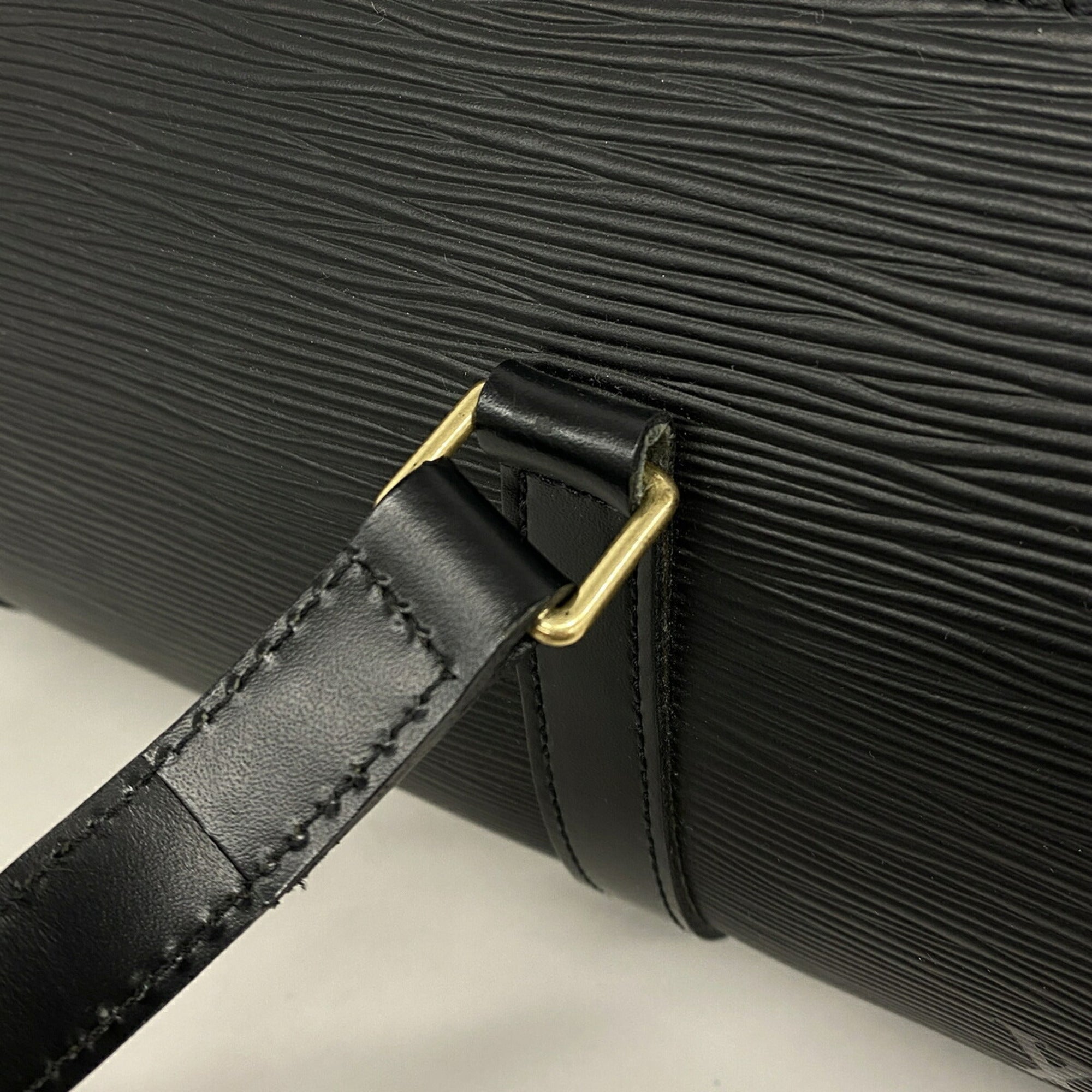 Louis Vuitton Noir Handbag (Pre-Owned)