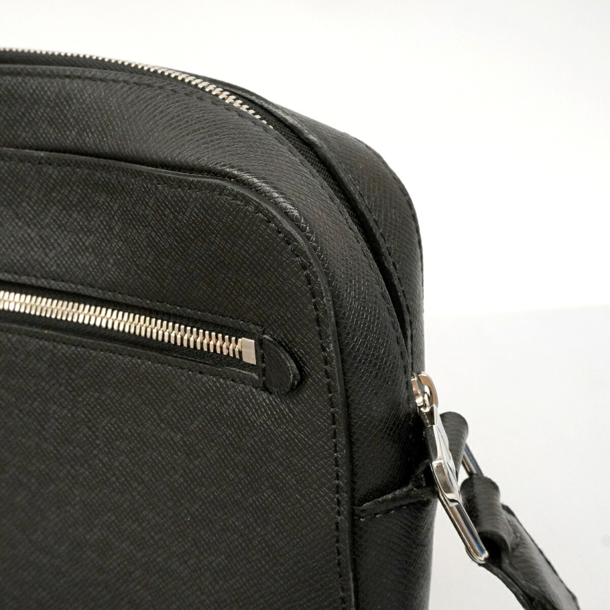 Louis Vuitton Black Shoulder Bag (Pre-Owned)