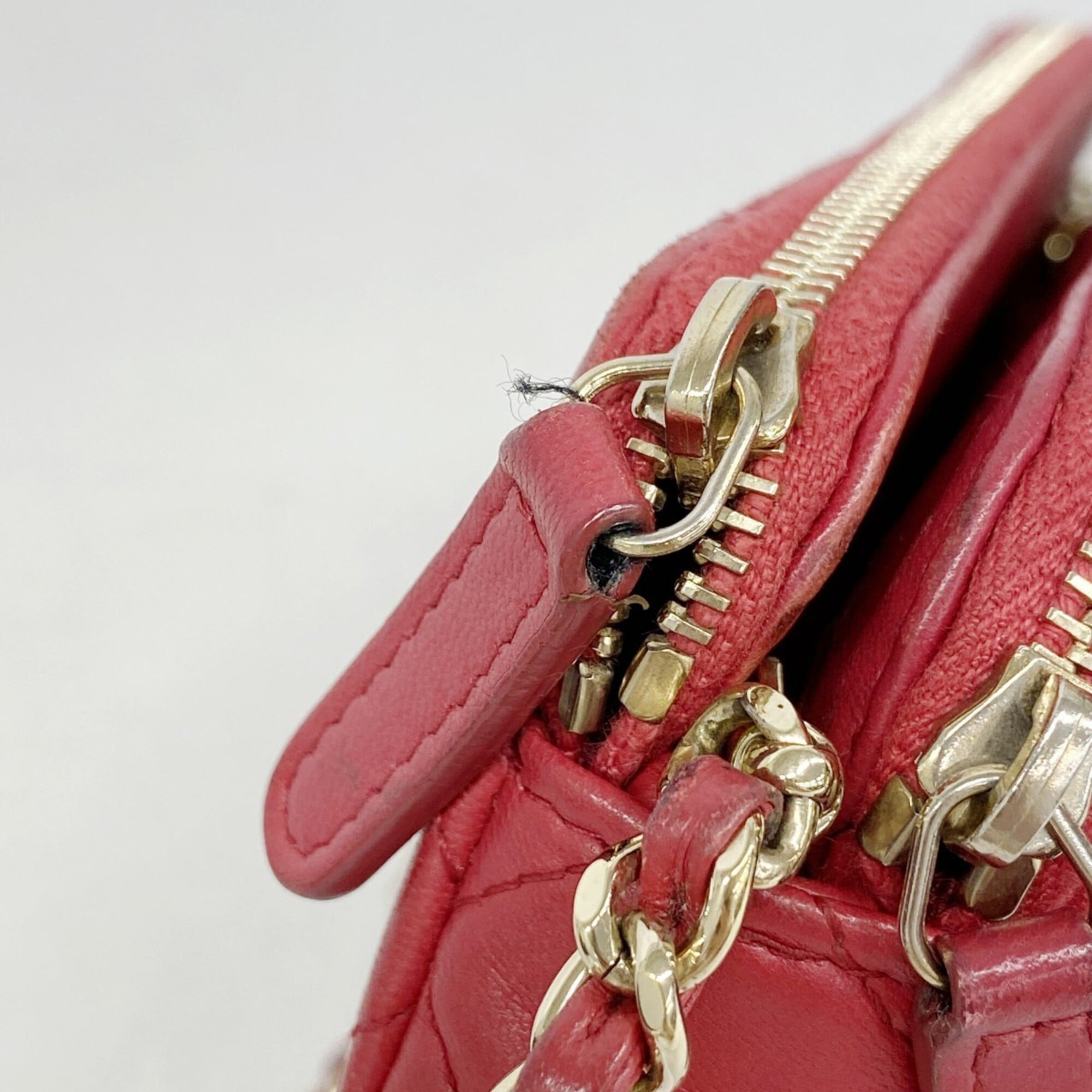 Chanel Red Color Leather Shoulder Bag (Pre-Owned)