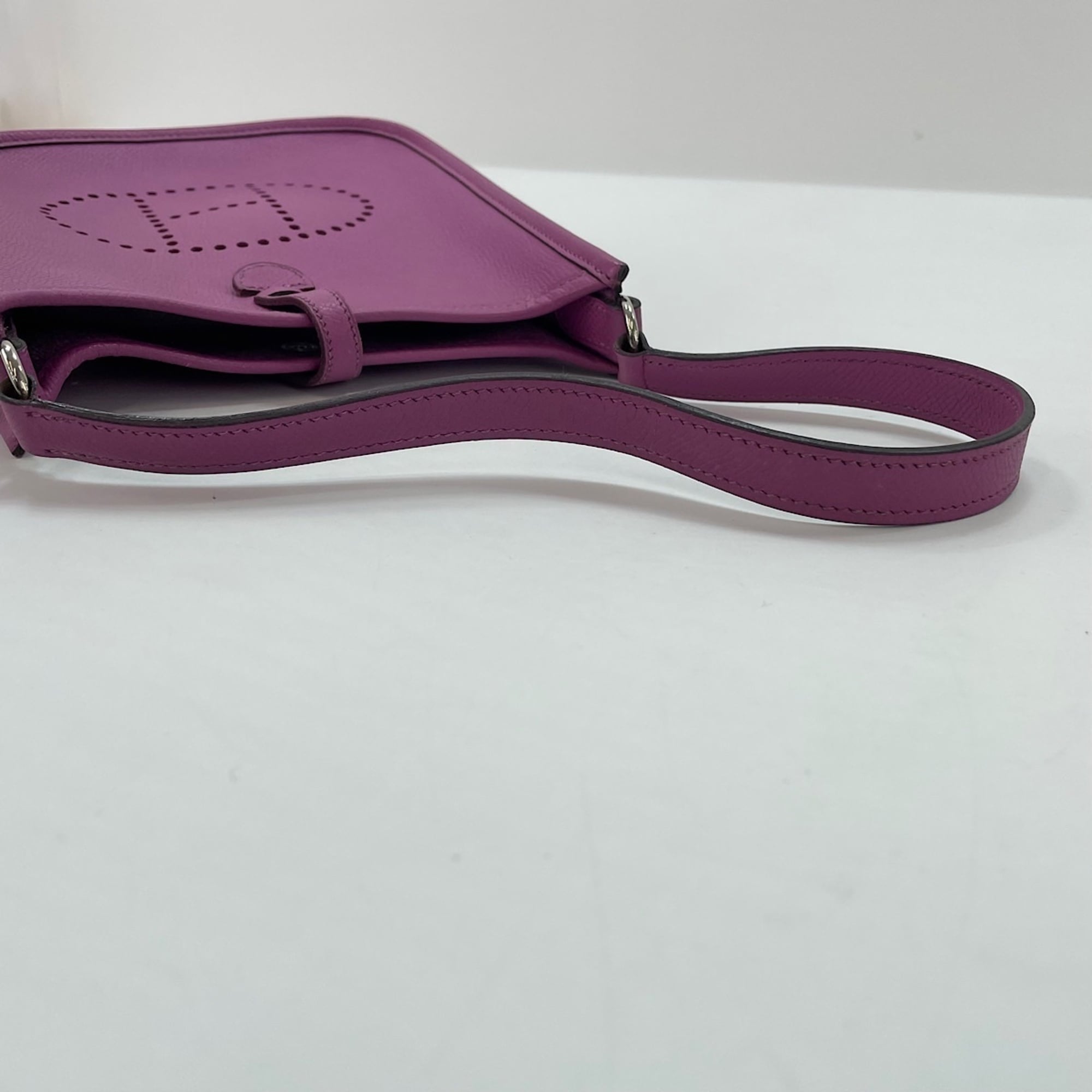Hermes Purple Shoulder Bag (Pre-Owned)
