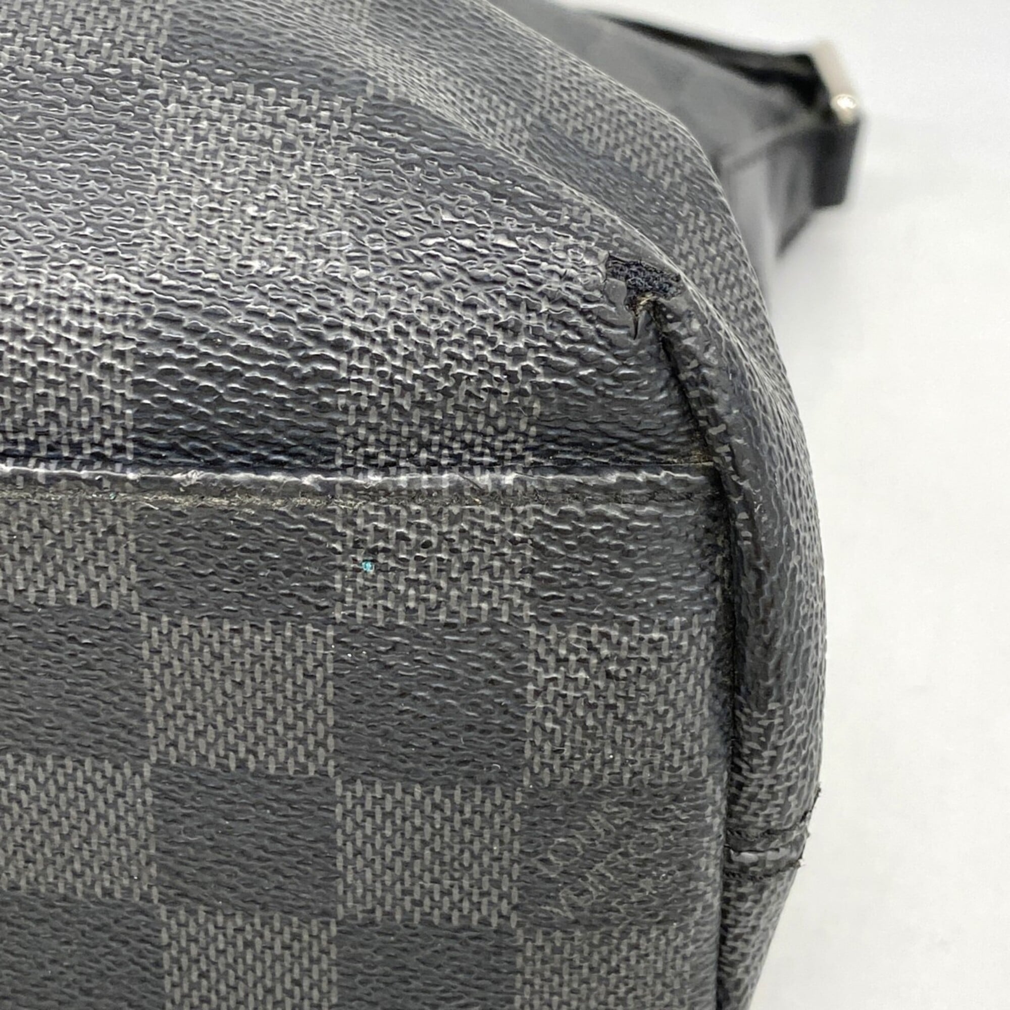 Louis Vuitton Black Shoulder Bag (Pre-Owned)