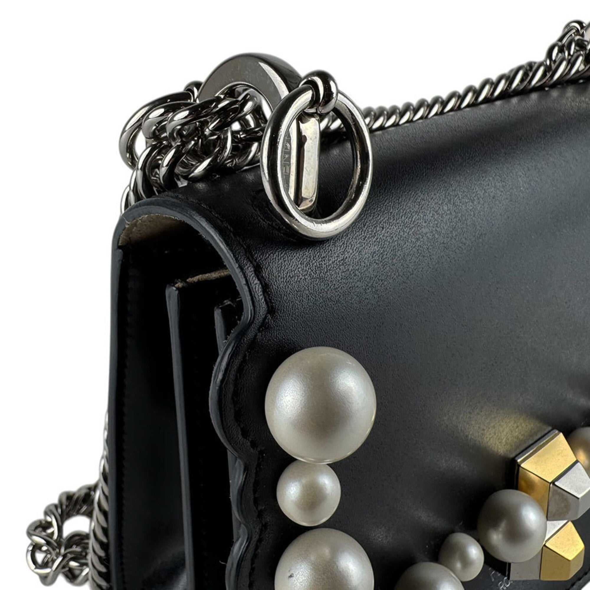 Fendi Black Leather Shoulder Bag (Pre-Owned)