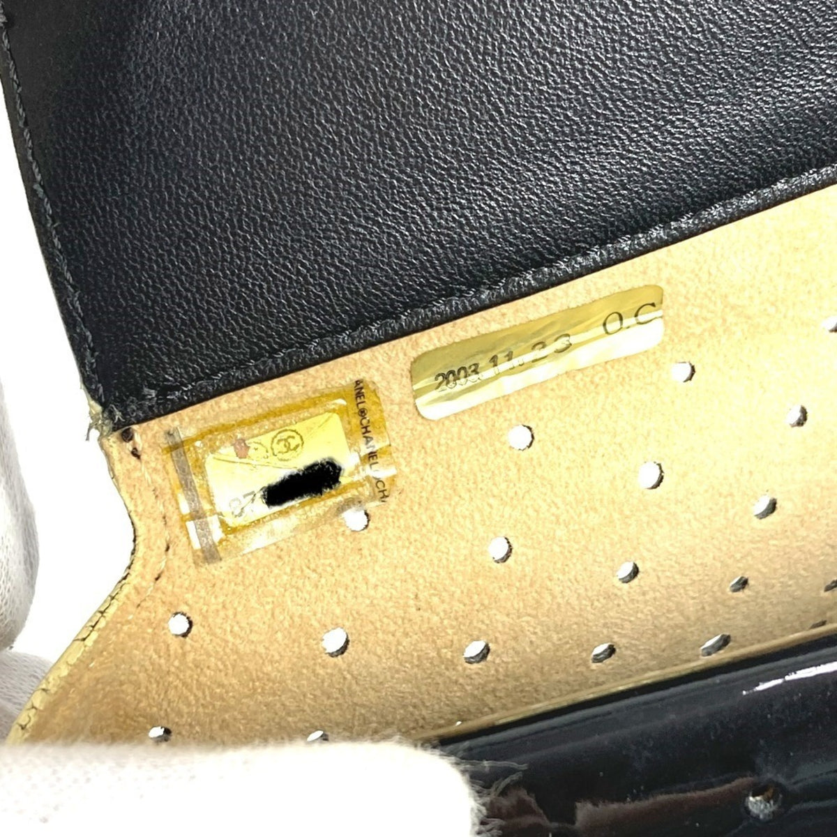 Chanel Black Leather Handbag (Pre-Owned)