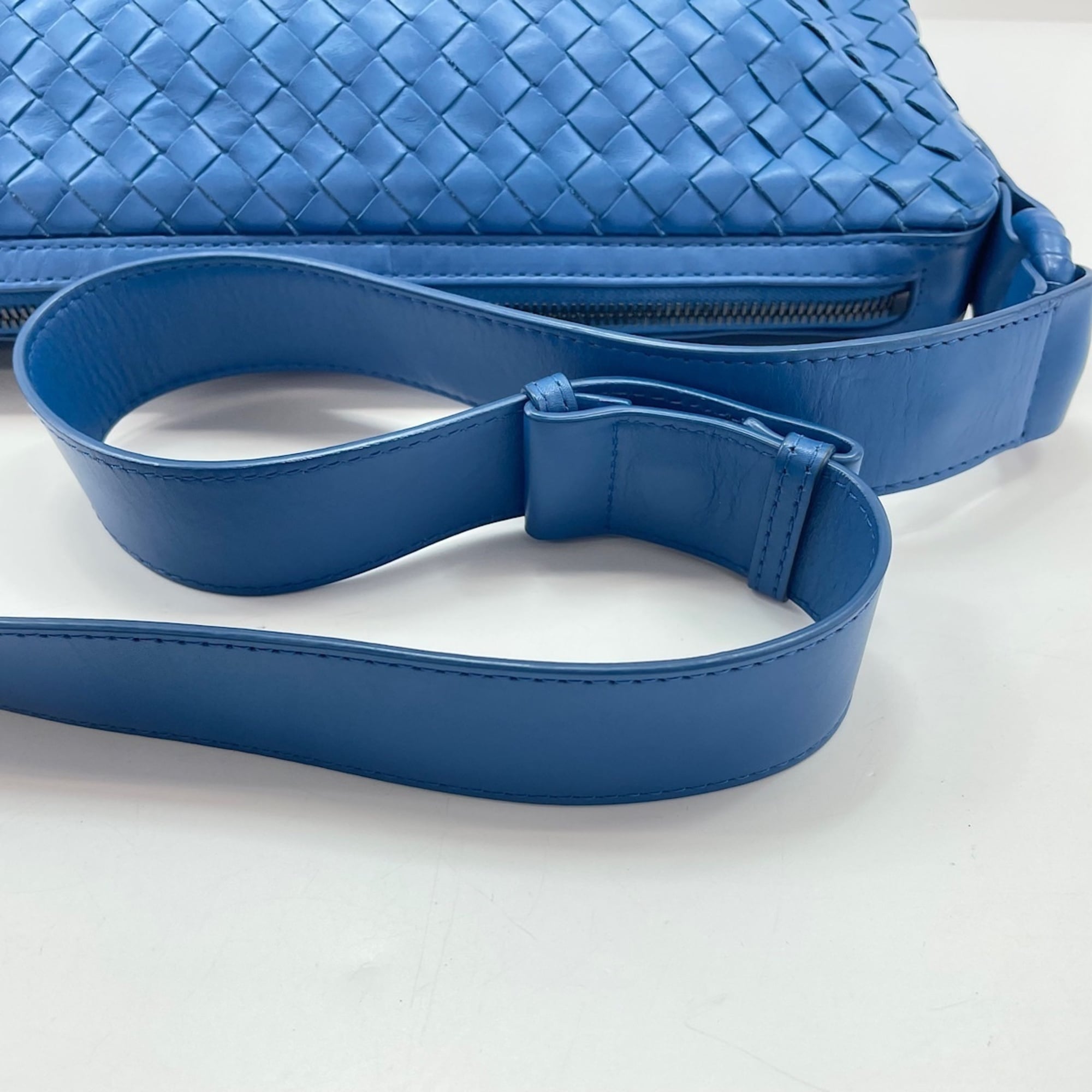 Bottega Veneta Blue Shoulder Bag (Pre-Owned)