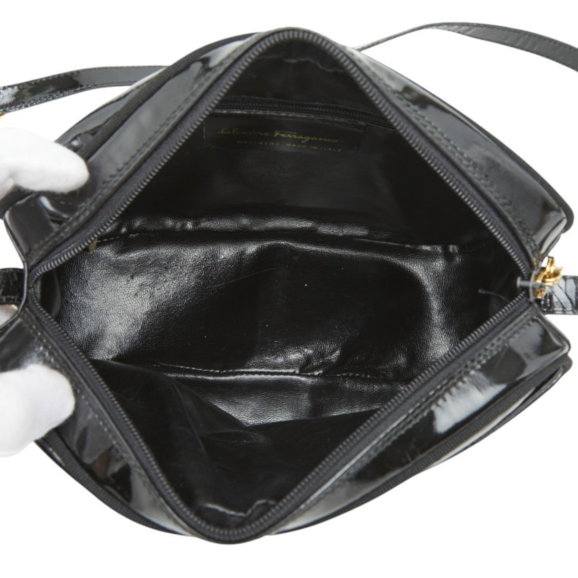 Salvatore Ferragamo Black Leather Shoulder Bag (Pre-Owned)
