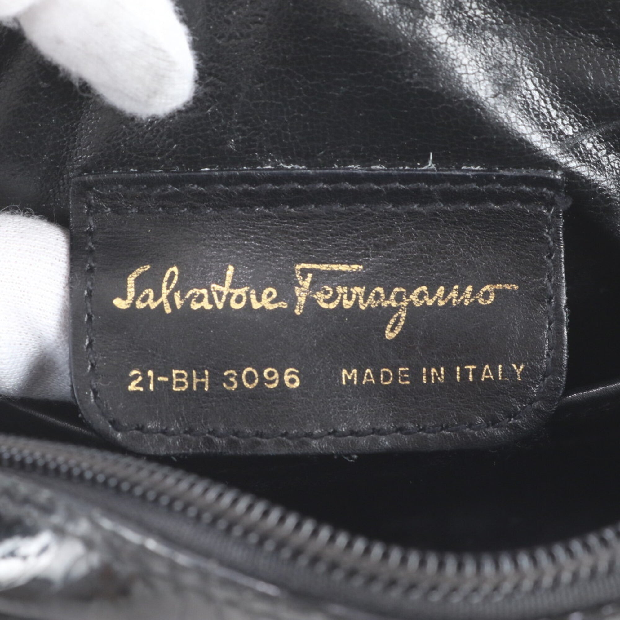 Salvatore Ferragamo Black Leather Crossbody Bag Shoulder Bag (Pre-Owned)