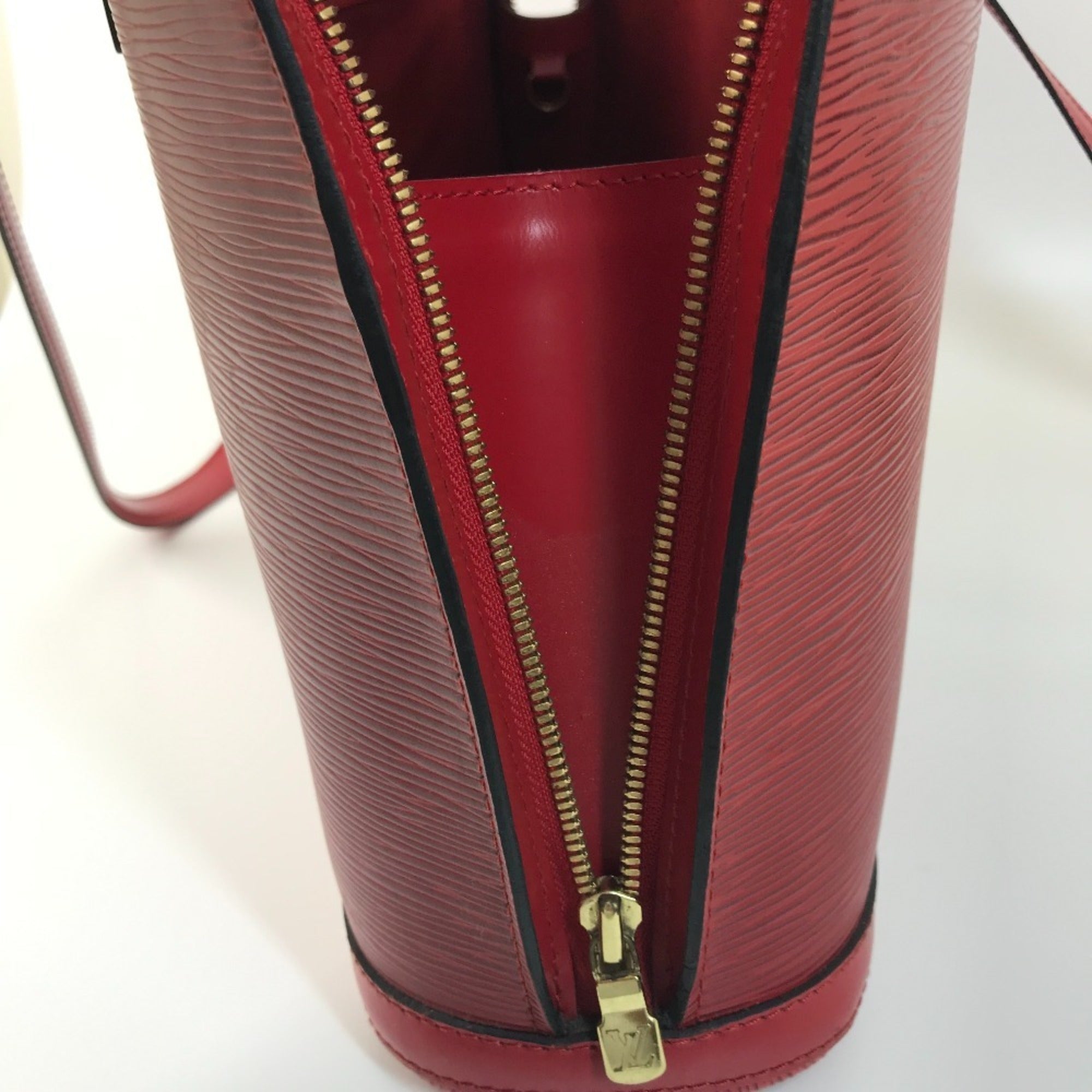 Louis Vuitton Castilian Red Red Color Epi Leather Shoulder Bag (Pre-Owned)