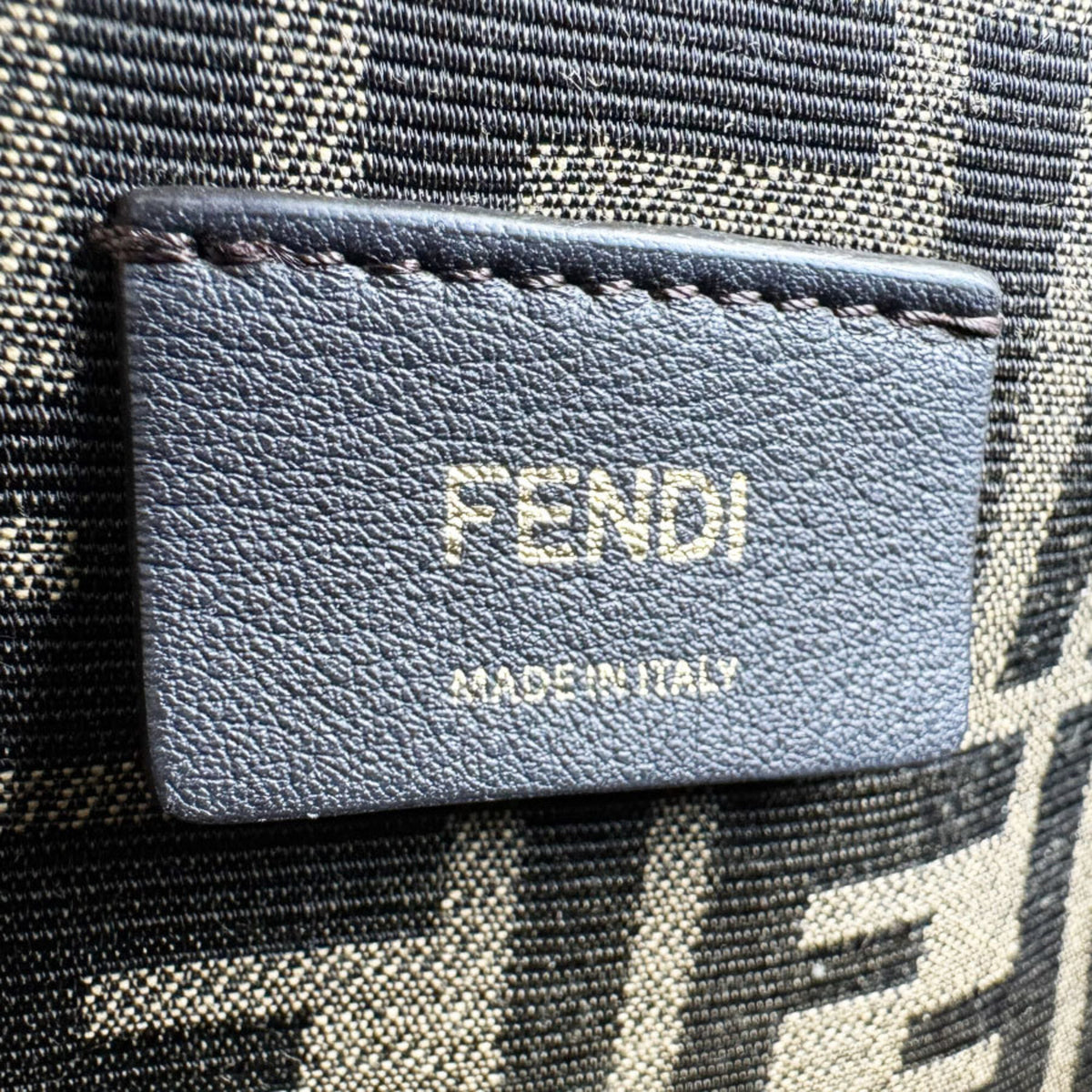 Fendi Black Leather Shoulder Bag (Pre-Owned)
